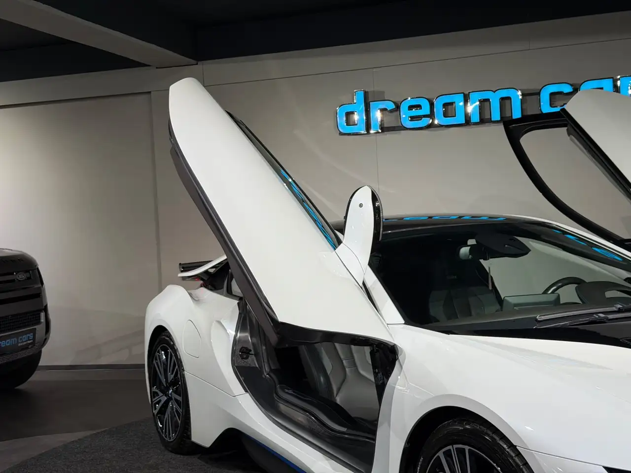 BMW i8 / Navi / Design Pure / Neuwertig Bild 23