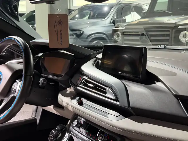 BMW i8 / Navi / Design Pure / Neuwertig / Ansicht 34