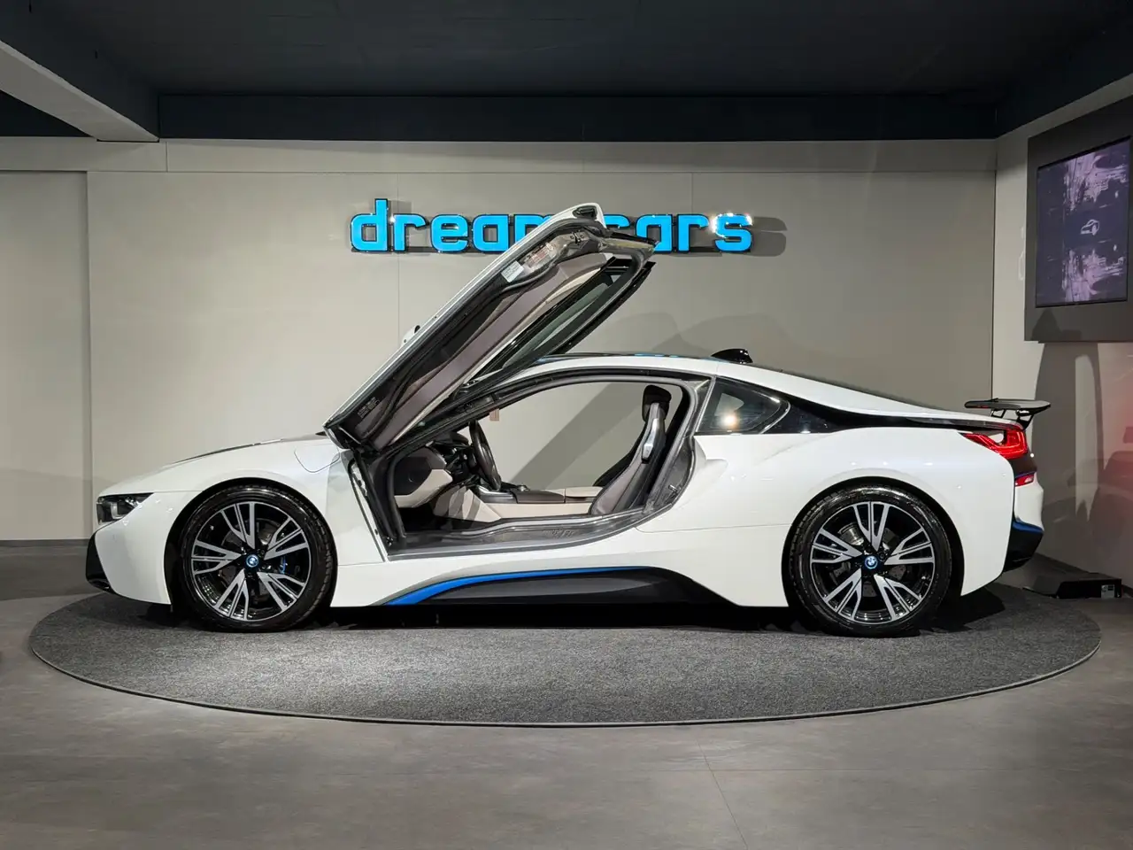 BMW i8 / Navi / Design Pure / Neuwertig Bild 16
