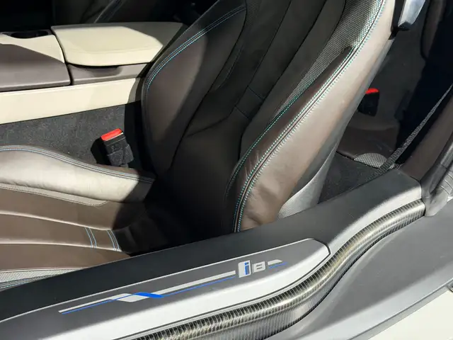 BMW i8 / Navi / Design Pure / Neuwertig / Ansicht 24