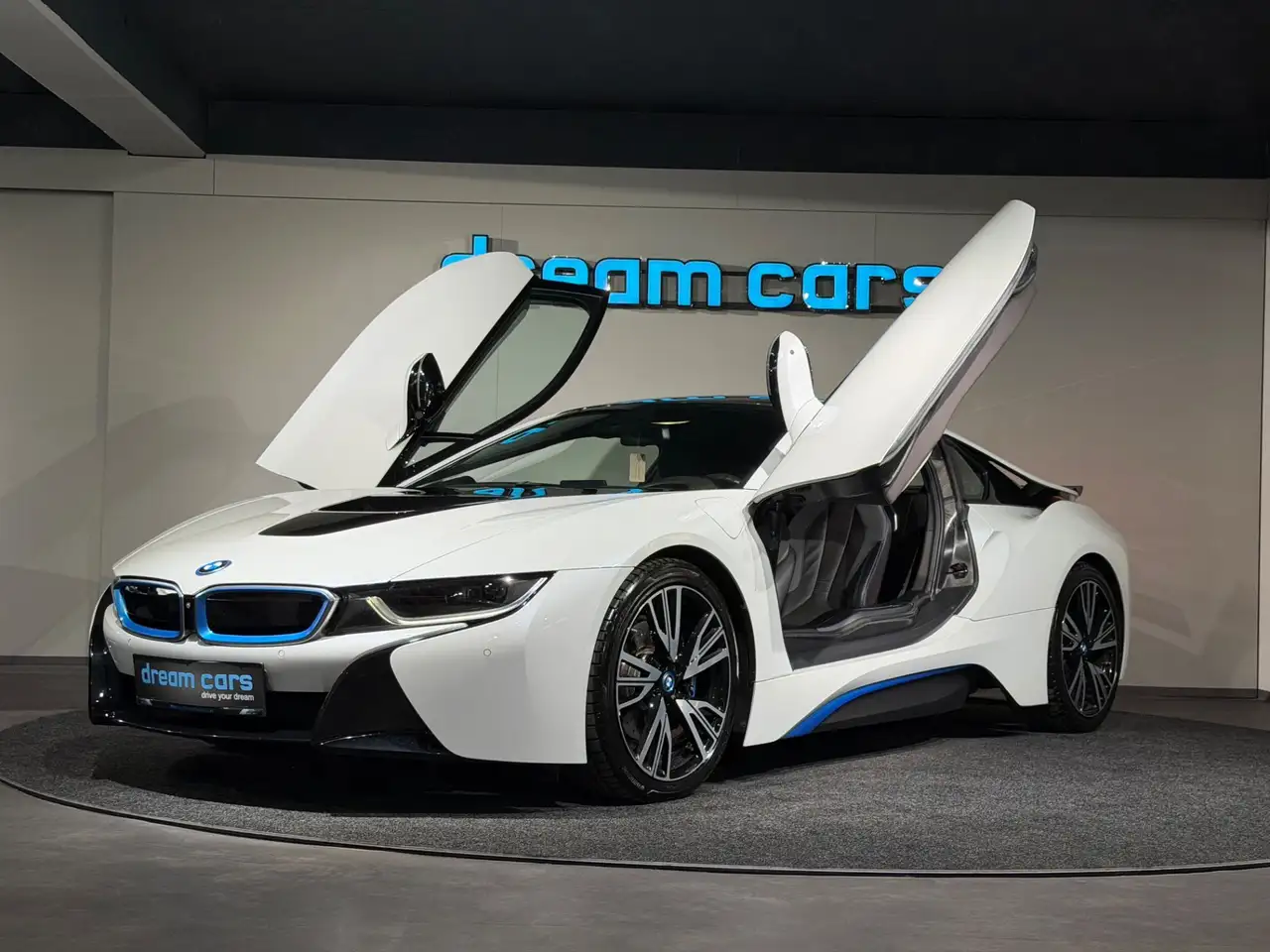 BMW i8 / Navi / Design Pure / Neuwertig Bild 5