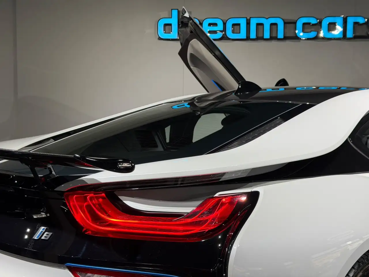 BMW i8 / Navi / Design Pure / Neuwertig Bild 19