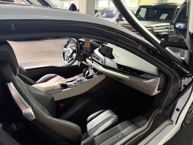 BMW i8 / Navi / Design Pure / Neuwertig / Ansicht 29