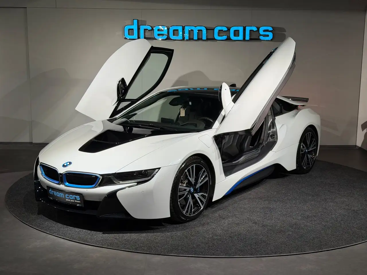BMW i8 / Navi / Design Pure / Neuwertig Bild 10