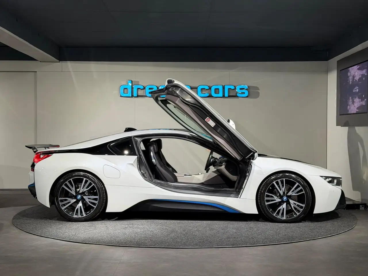 BMW i8 / Navi / Design Pure / Neuwertig Bild 15