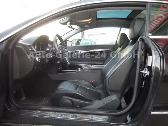 Mercedes-Benz 250 view 11