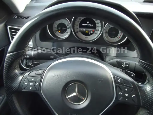 Mercedes-Benz 250 view 14