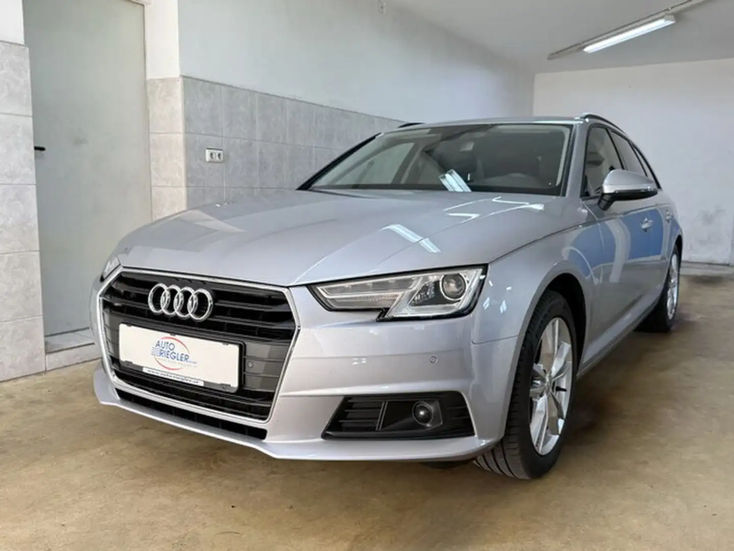 Audi A4 Avant-TDI-Aut. ''Xenon-Navi-Virtual-Kamera-AHK'' Silber - 1