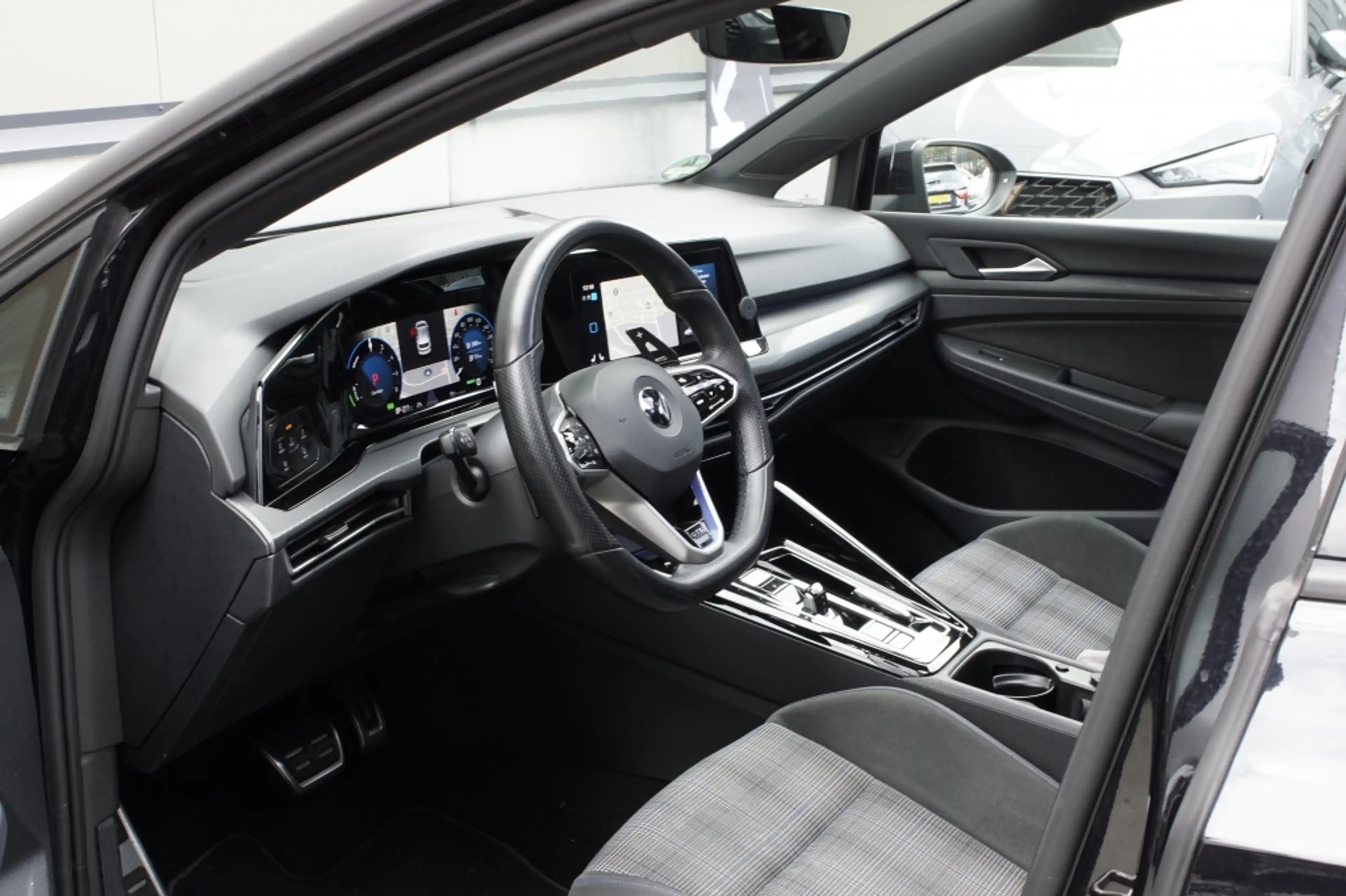 Volkswagen Golf GTE 1.4 eHybrid | Pano | Heads-up | Keyless entry | Do — photo 9