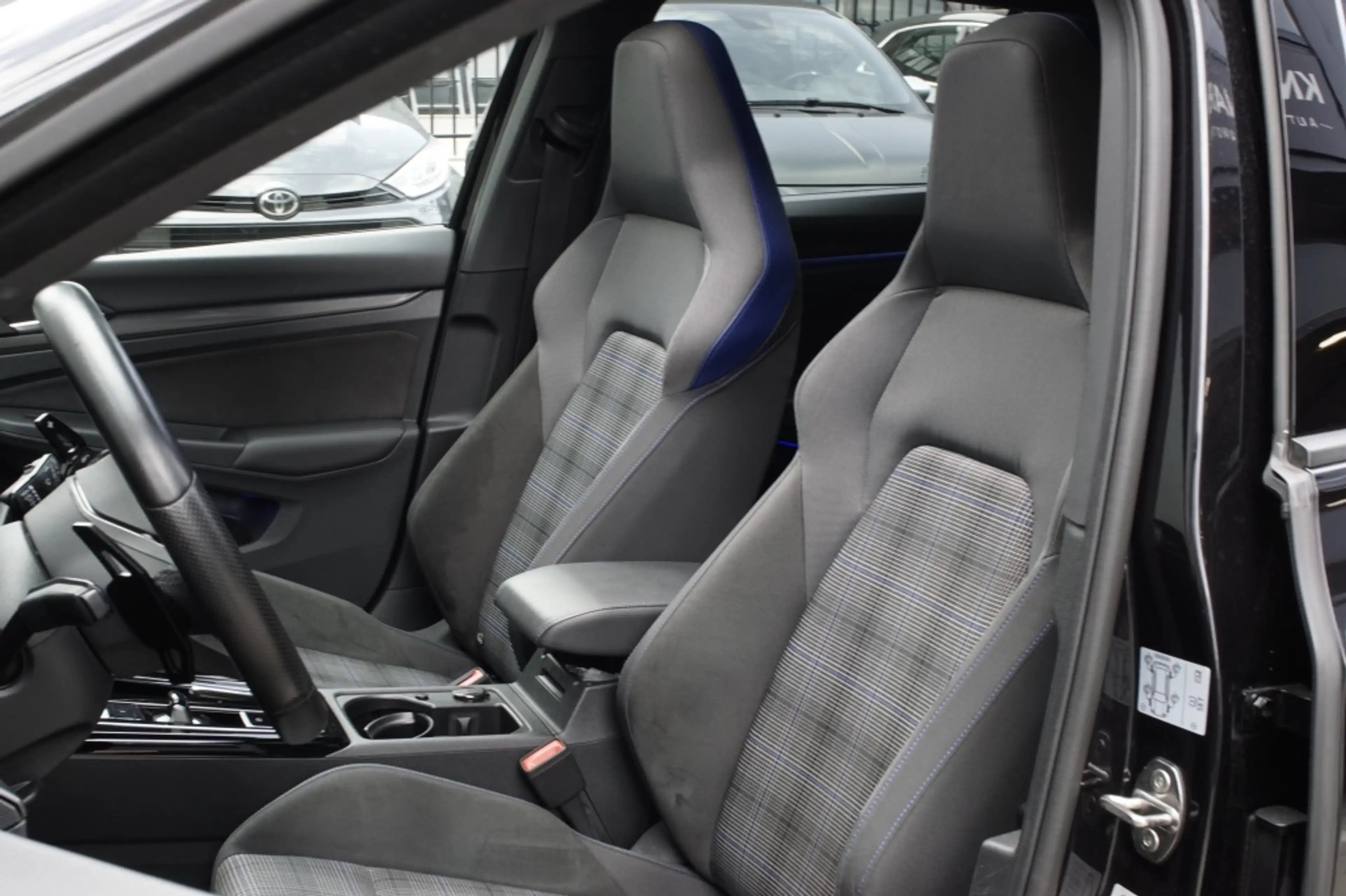 Volkswagen Golf GTE 1.4 eHybrid | Pano | Heads-up | Keyless entry | Do — photo 11
