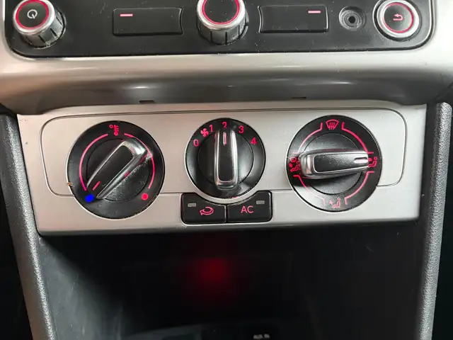 Volkswagen Polo view 12