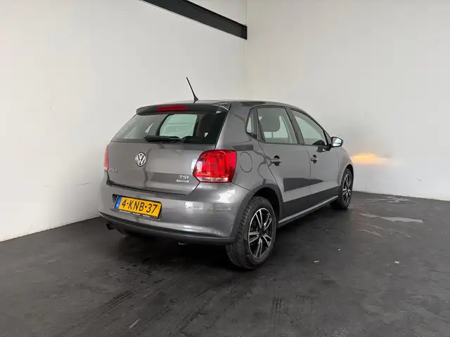 Volkswagen Polo view 2