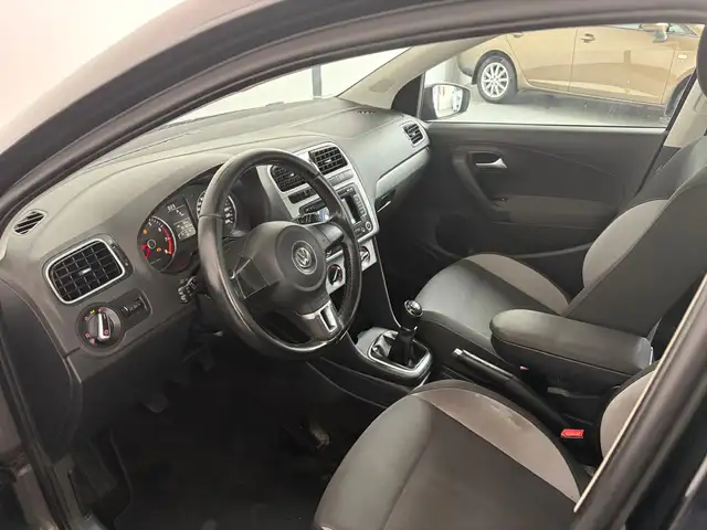 Volkswagen Polo view 4