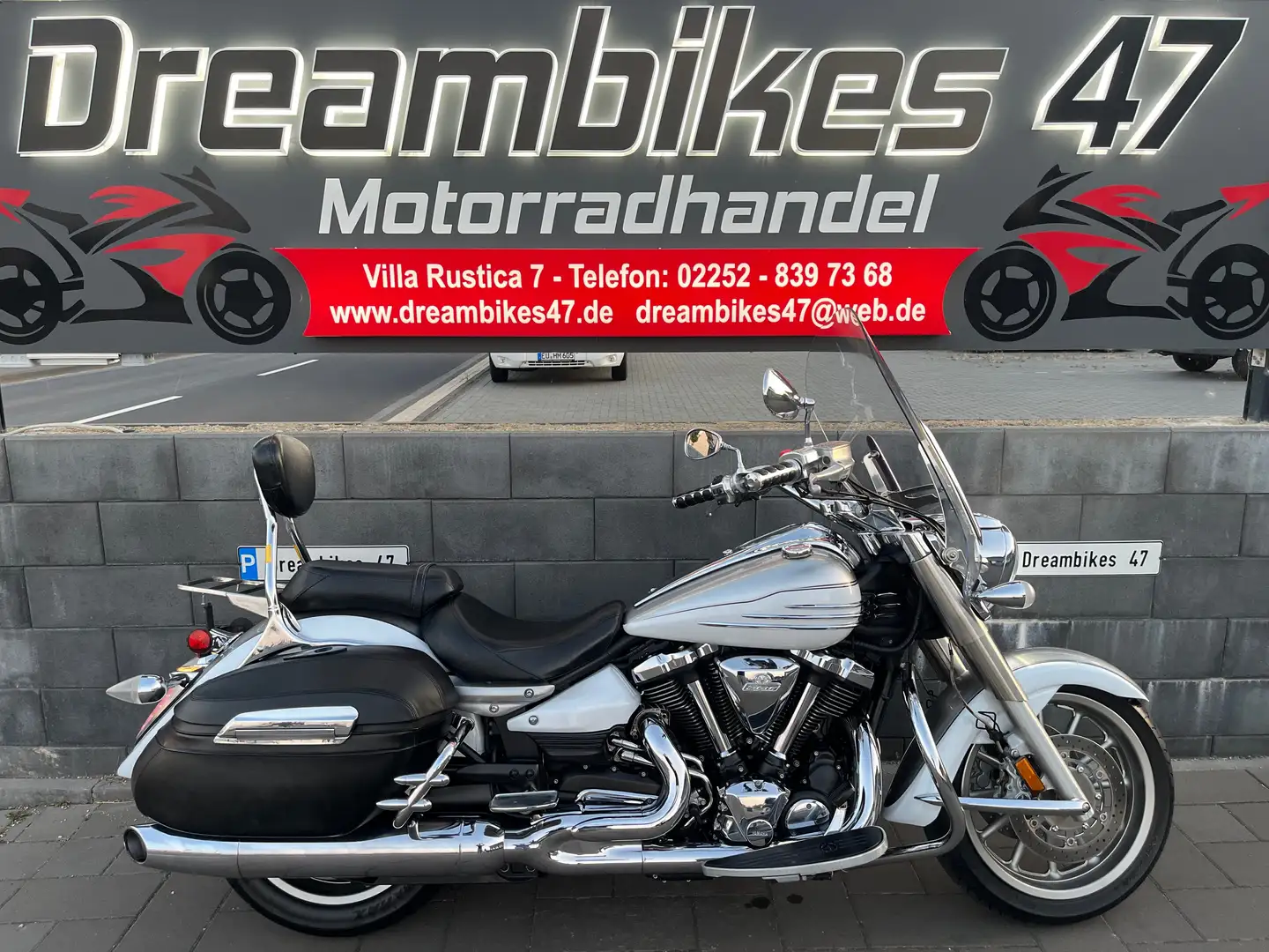 Yamaha XV 1900 **INSPEKTION NEU**KOFFER**SISSYBAR**STURZBÜGEL Zilver - 1