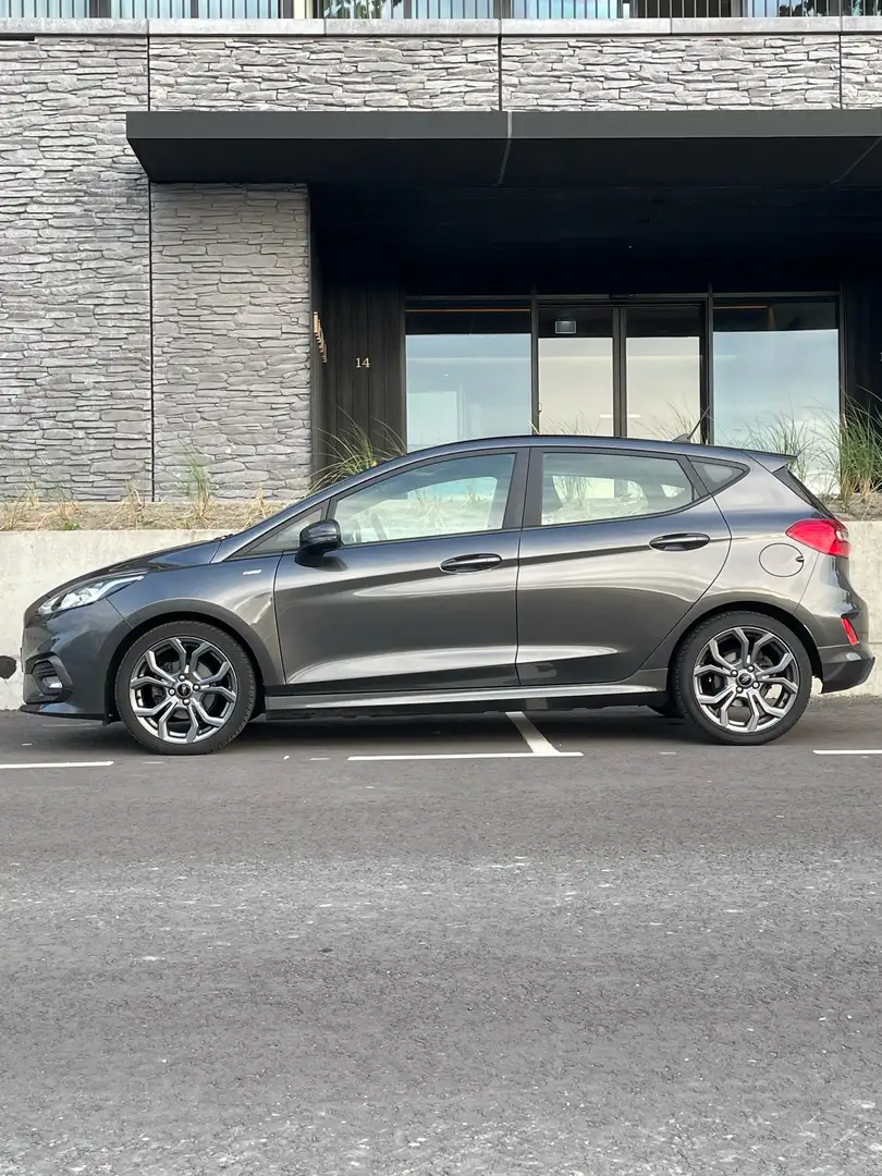 Ford Fiesta 1.0 EcoB. ST-Line Grijs - 2
