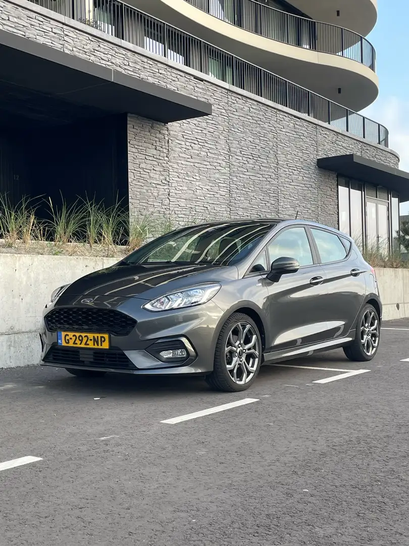 Ford Fiesta 1.0 EcoB. ST-Line Grijs - 1
