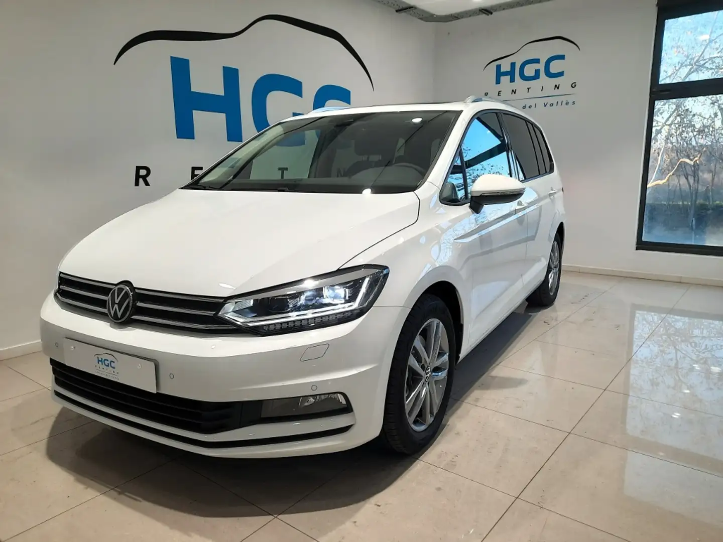 Volkswagen Touran 1.5 TSI Más 110kW Bílá - 1