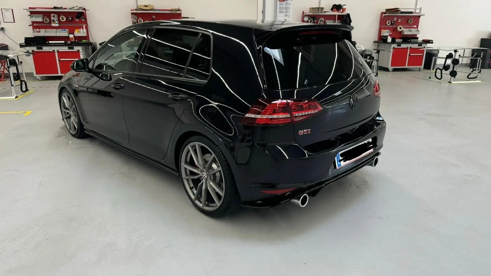 Volkswagen Golf GTI 2,0 TSI DSG - 2