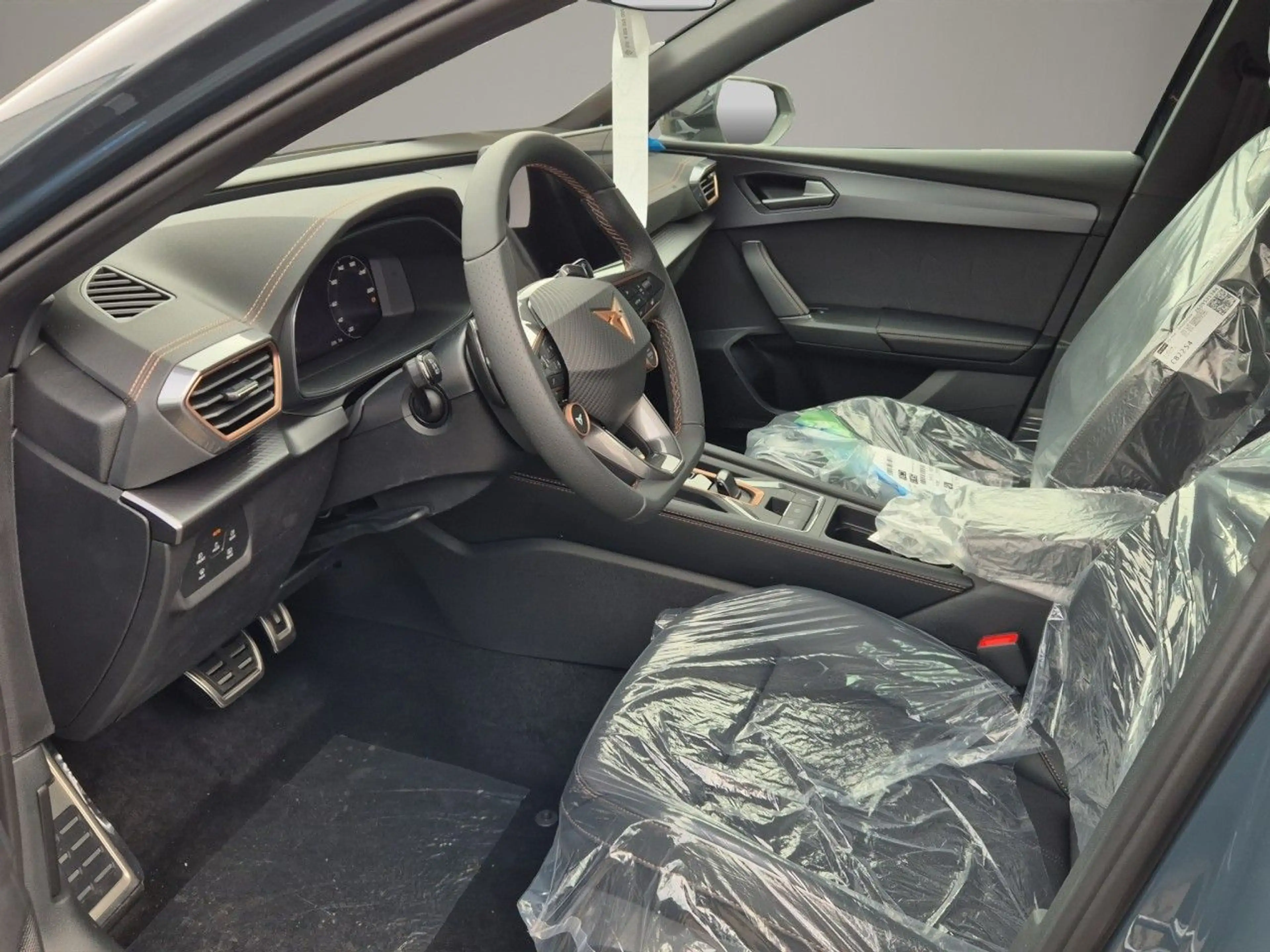 CUPRA Leon Sportstourer 1.5 e-Hybrid AHK Kamera Ganzja — photo 7