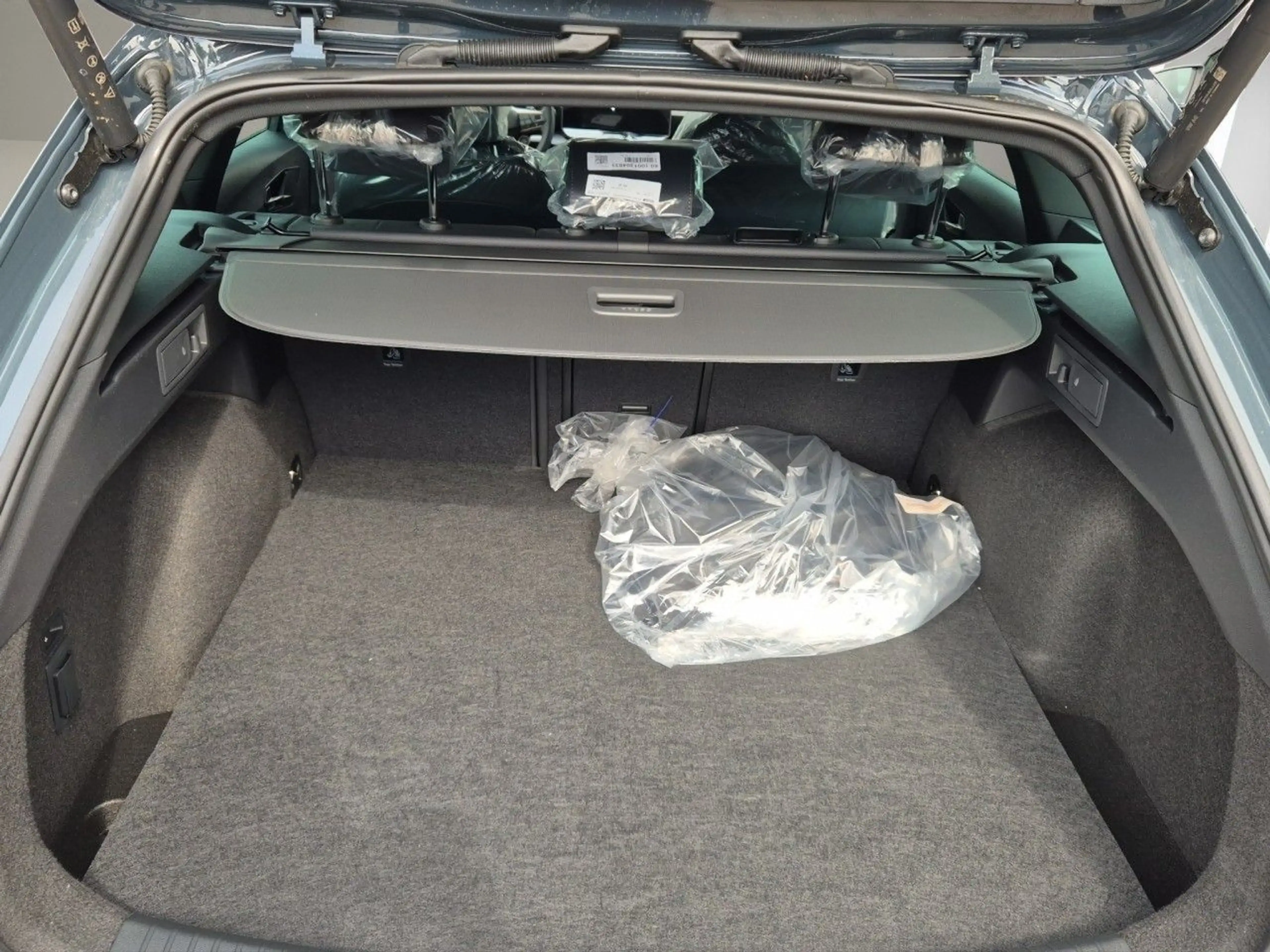 CUPRA Leon Sportstourer 1.5 e-Hybrid AHK Kamera Ganzja — photo 8