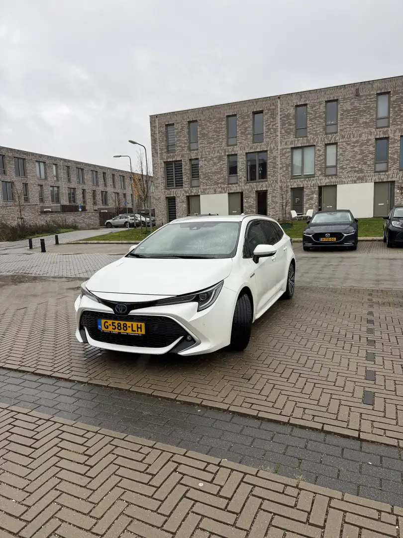 Toyota Corolla 1.8 Hybrid Executive Wit - 2