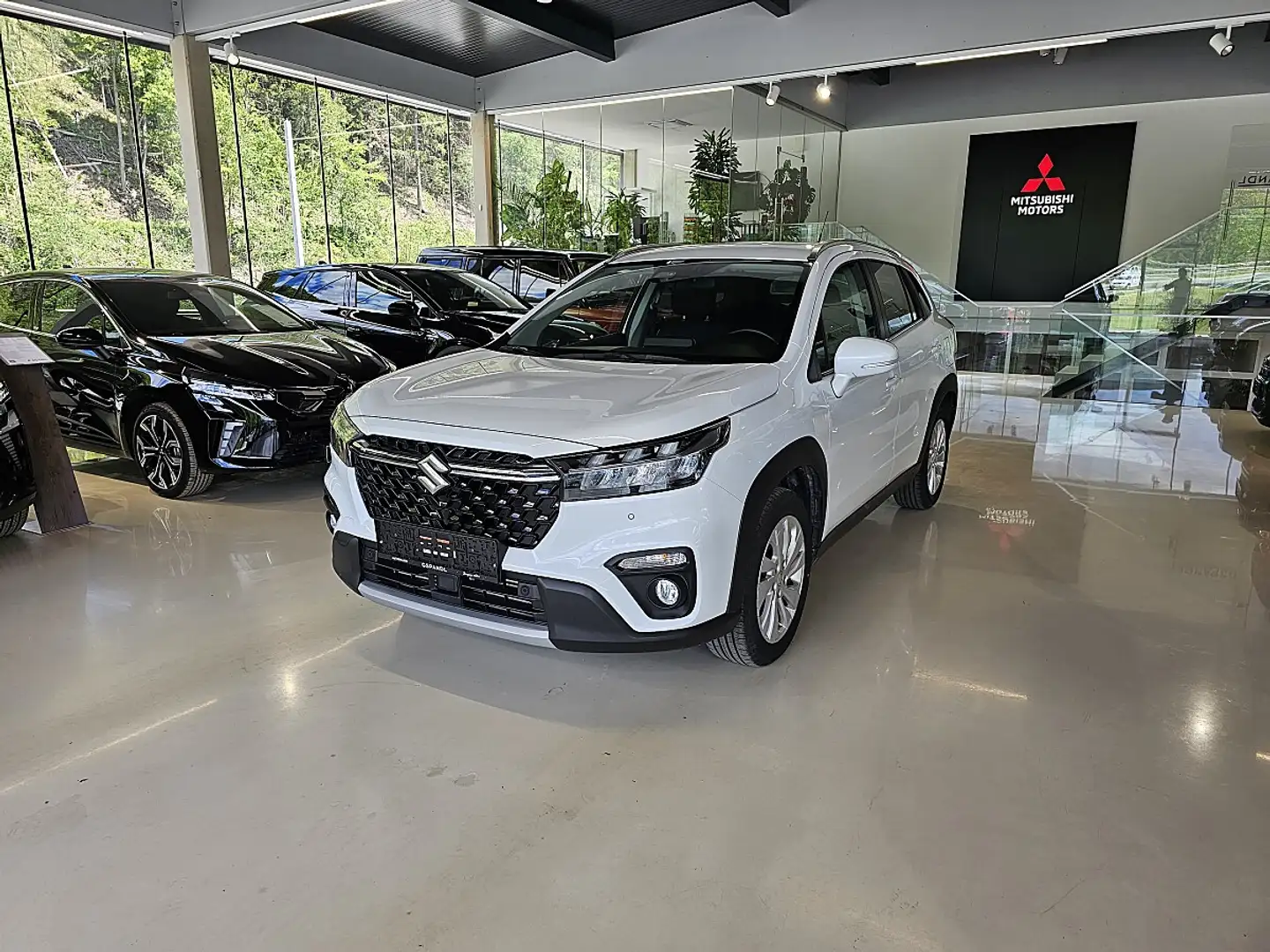 Suzuki SX4 S-Cross 1,4 DITC Hybrid shine Weiß - 1
