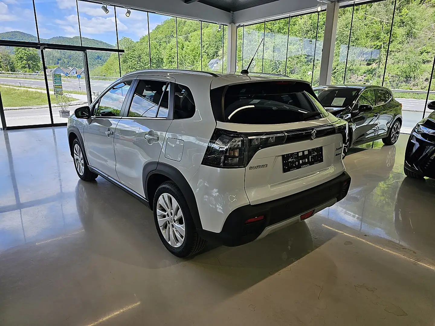 Suzuki SX4 S-Cross 1,4 DITC Hybrid shine Weiß - 2