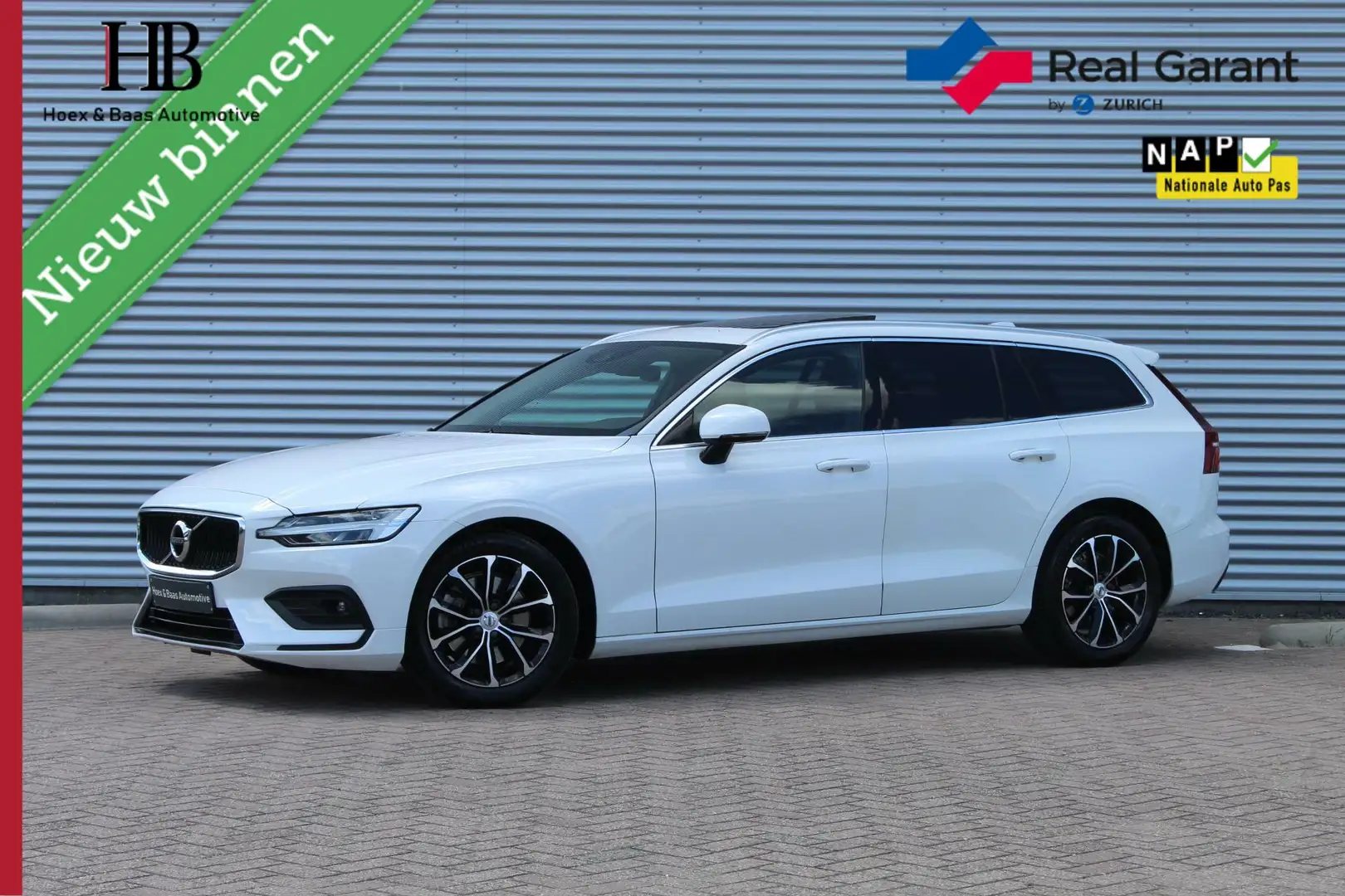 Volvo V60 2.0 B3 Momentum Advantage/Pano/Adapt cruise/Bliss Wit - 1