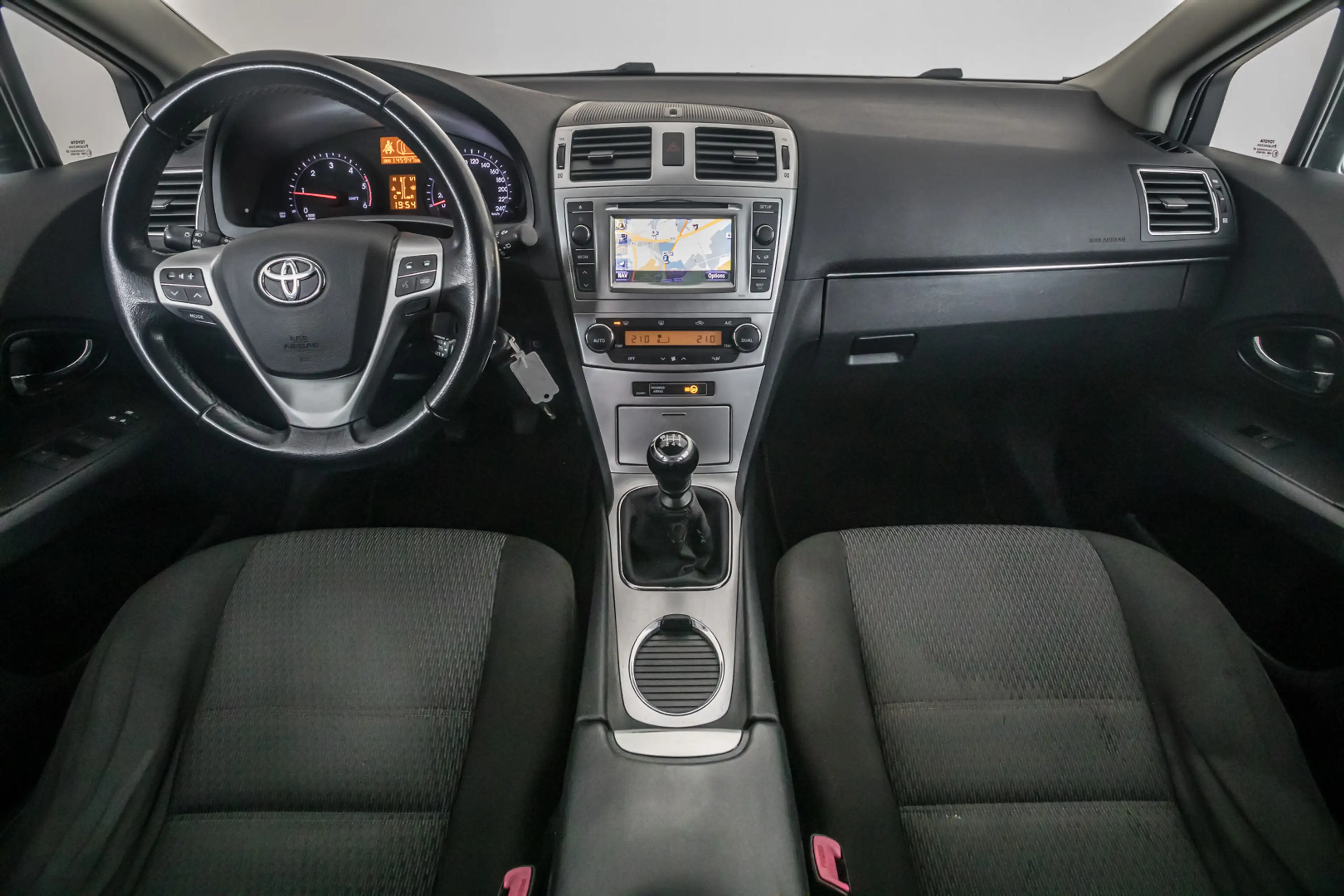 Toyota Avensis SW 2.0 D-4D — photo 10