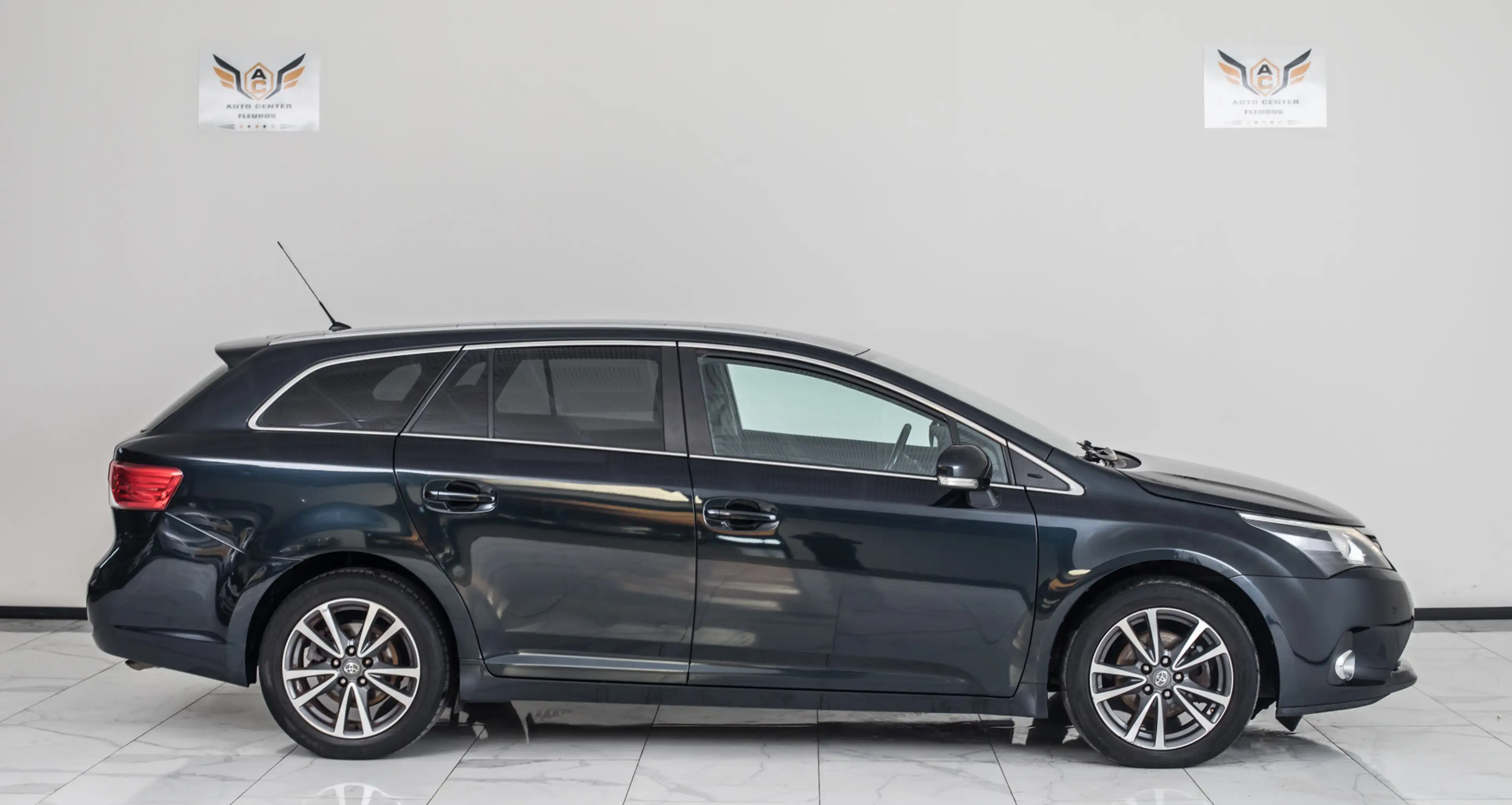 Toyota Avensis SW 2.0 D-4D — photo 8