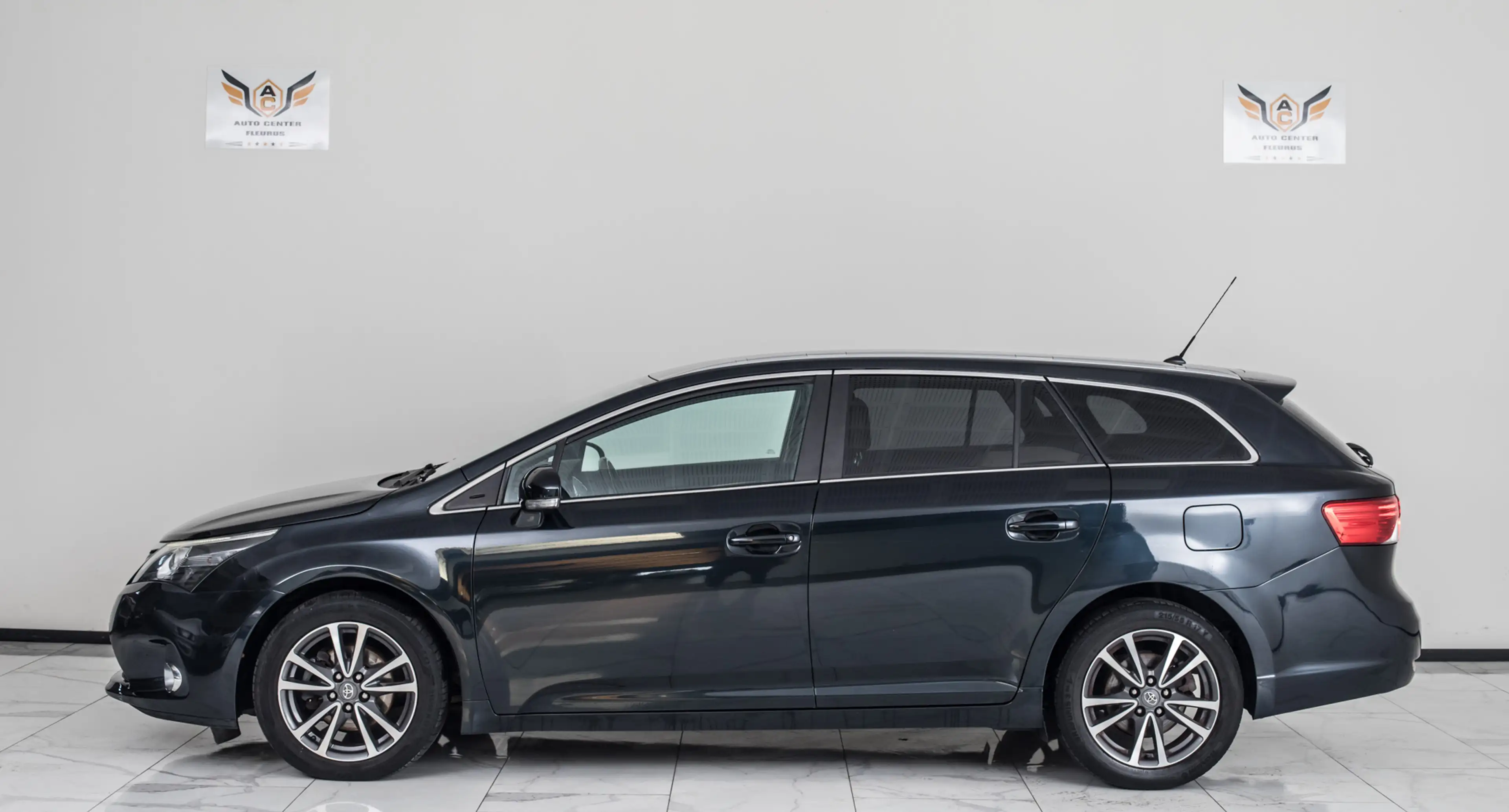Toyota Avensis SW 2.0 D-4D — photo 7