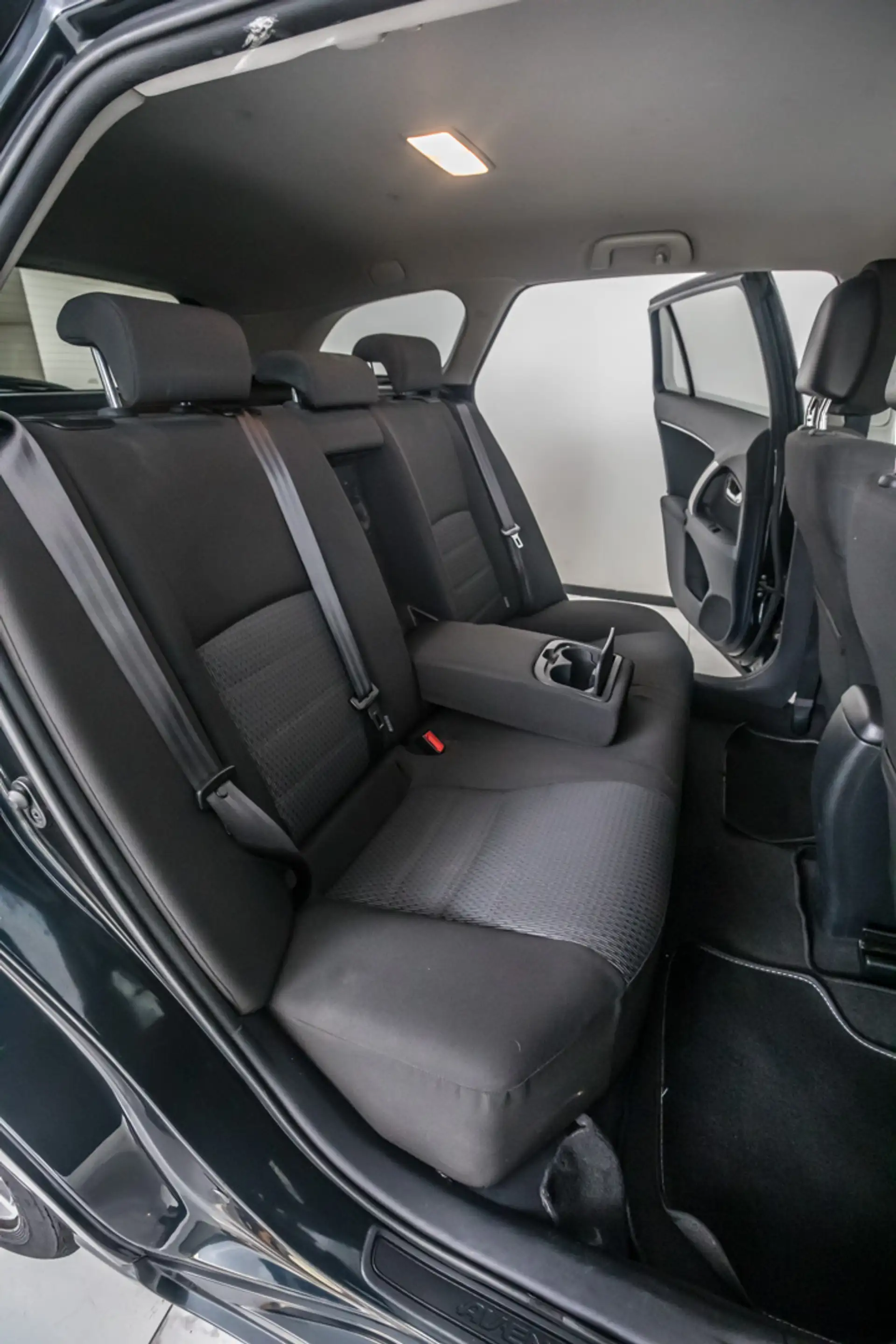 Toyota Avensis SW 2.0 D-4D — photo 15