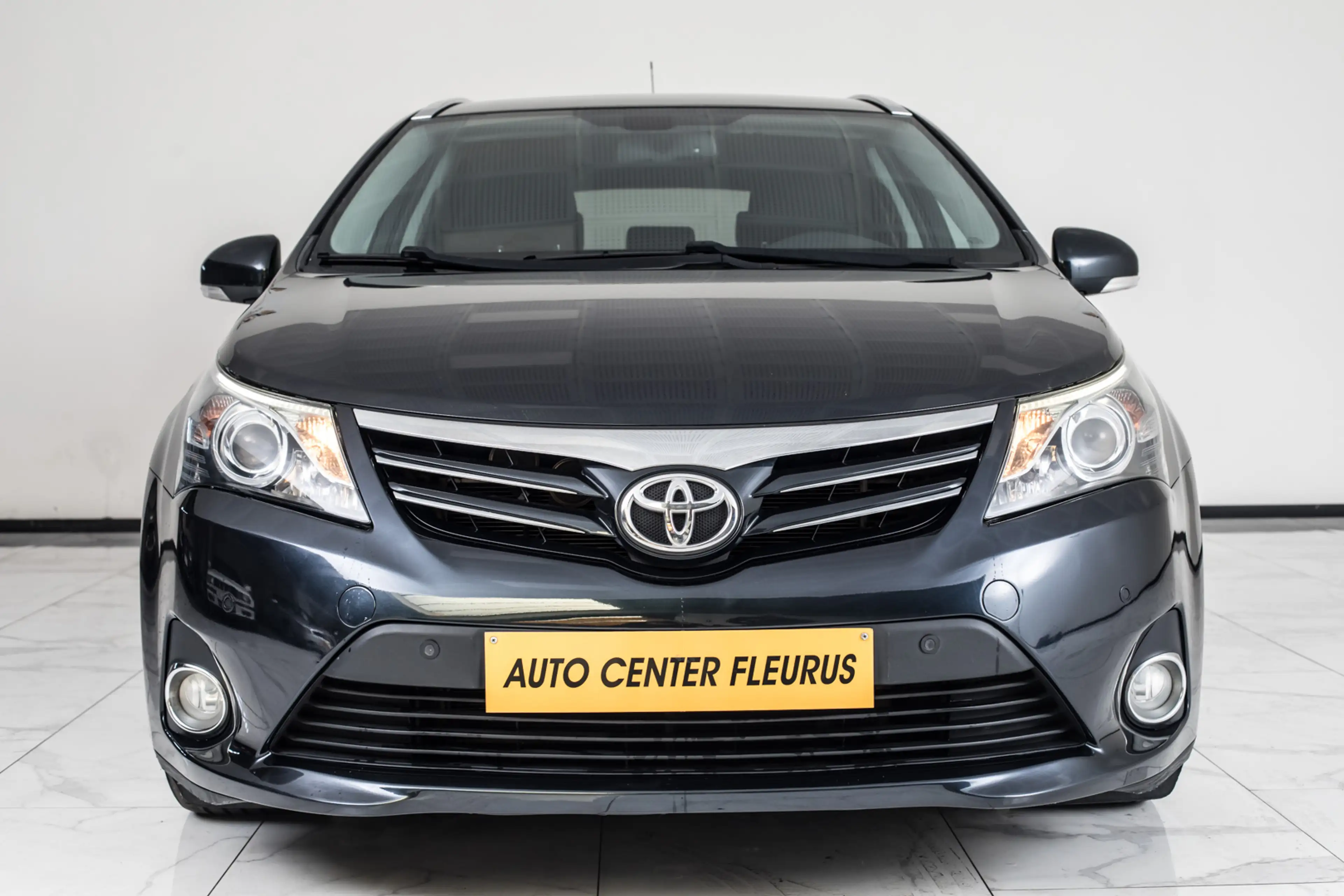Toyota Avensis SW 2.0 D-4D — photo 2