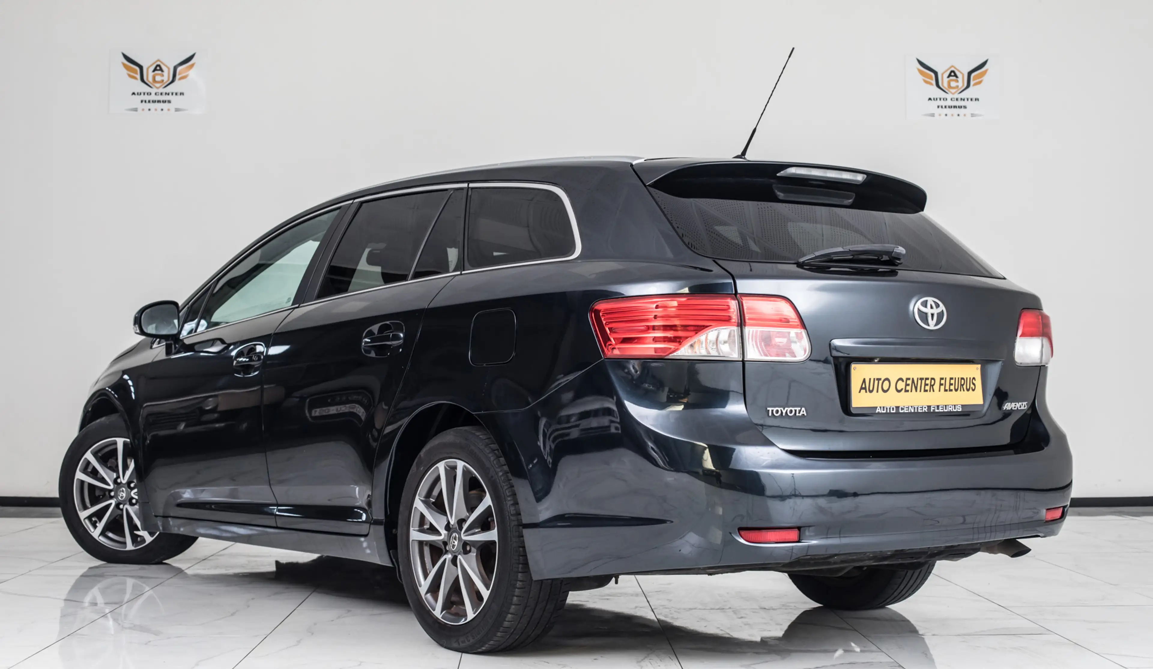 Toyota Avensis SW 2.0 D-4D — photo 4