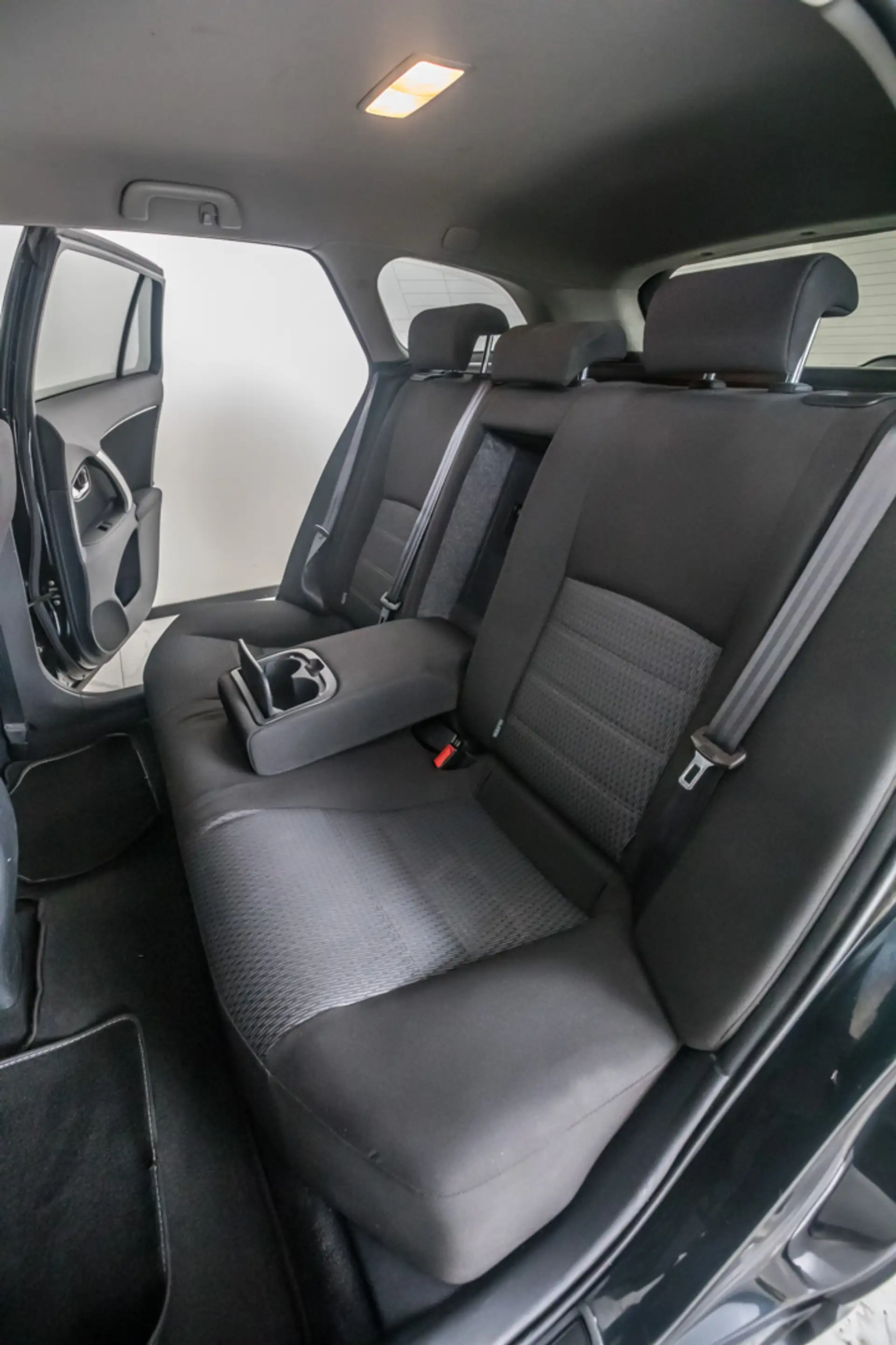 Toyota Avensis SW 2.0 D-4D — photo 14