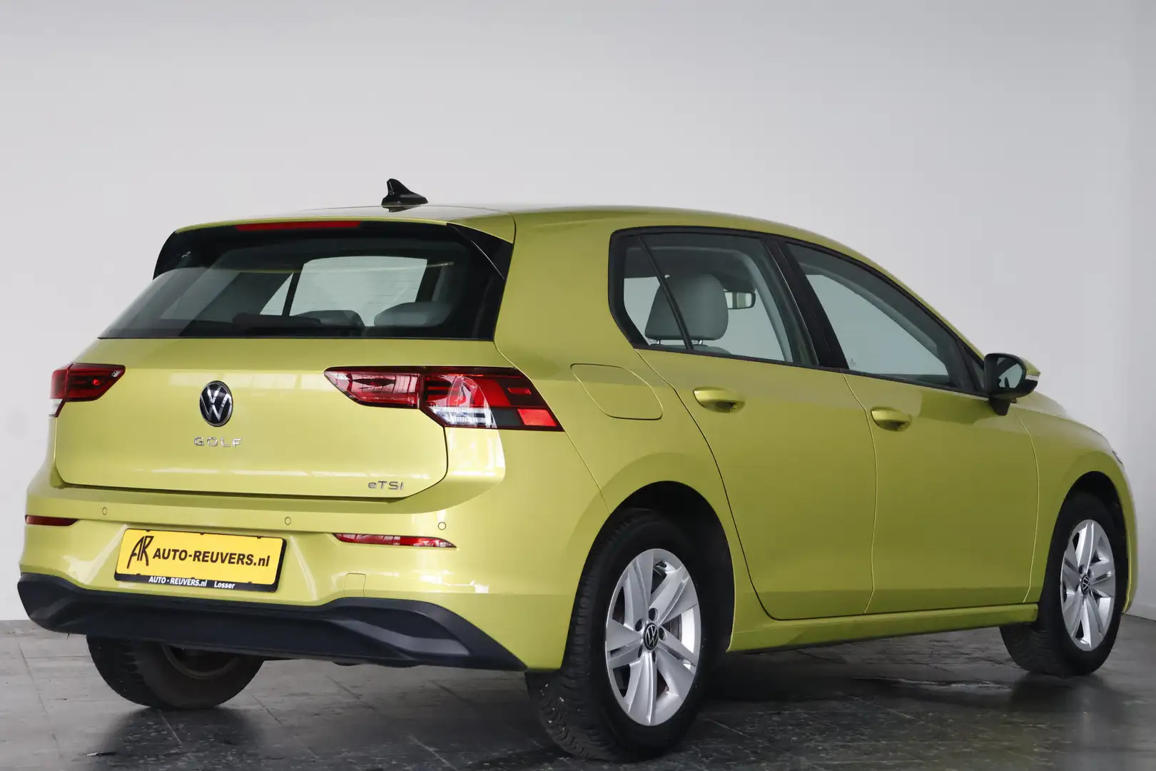 Volkswagen Golf 1.0 eTSI Life / IQ-LED / ACC / CarPlay / Aut Geel - 2
