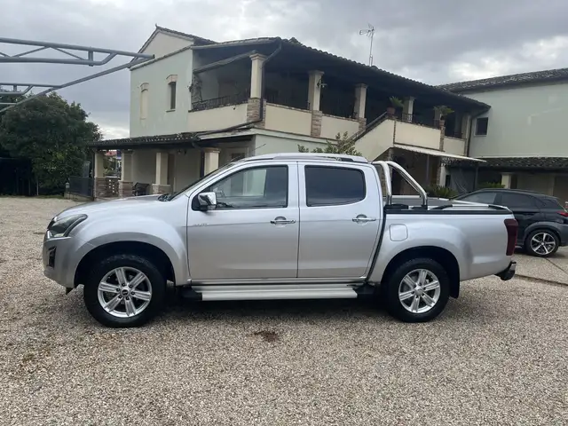 Isuzu D-Max solar ls top