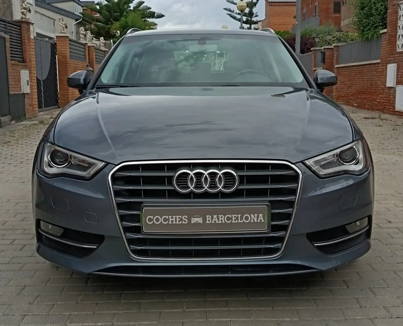 Audi A3 Sportback 1.4 TFSI g-tron Ambiente S-T Grau - 2