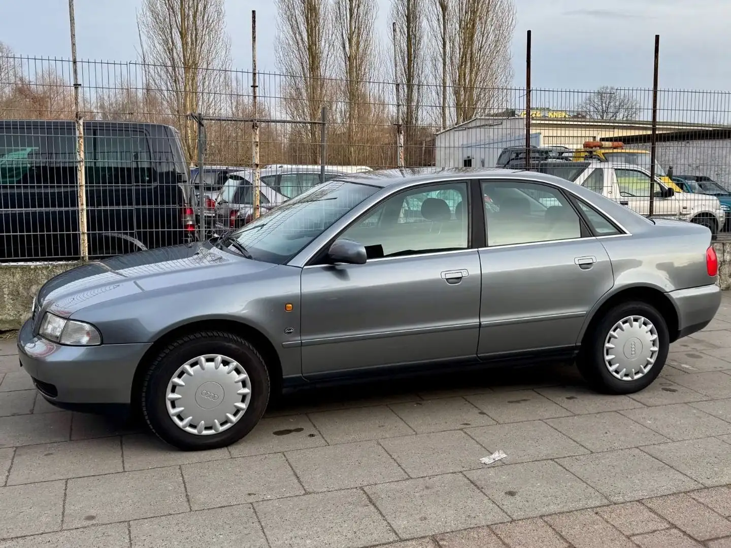 Audi A4 / V6 Automatik / TÜV NEU Grau - 2