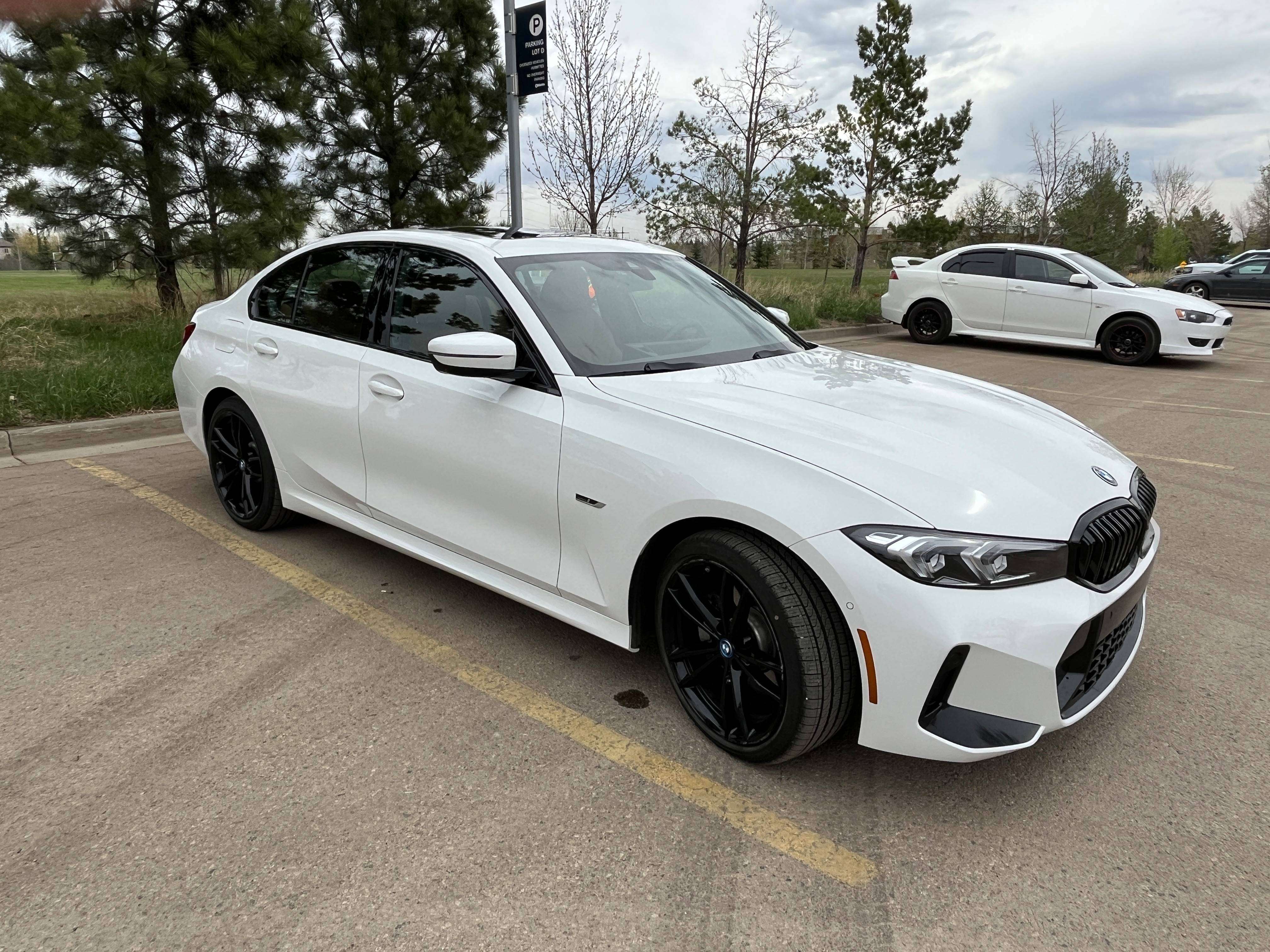 2023 BMW 3 Series 330e Plug-in Hybrid Sports Sedan AWD 10,970 km alt 2