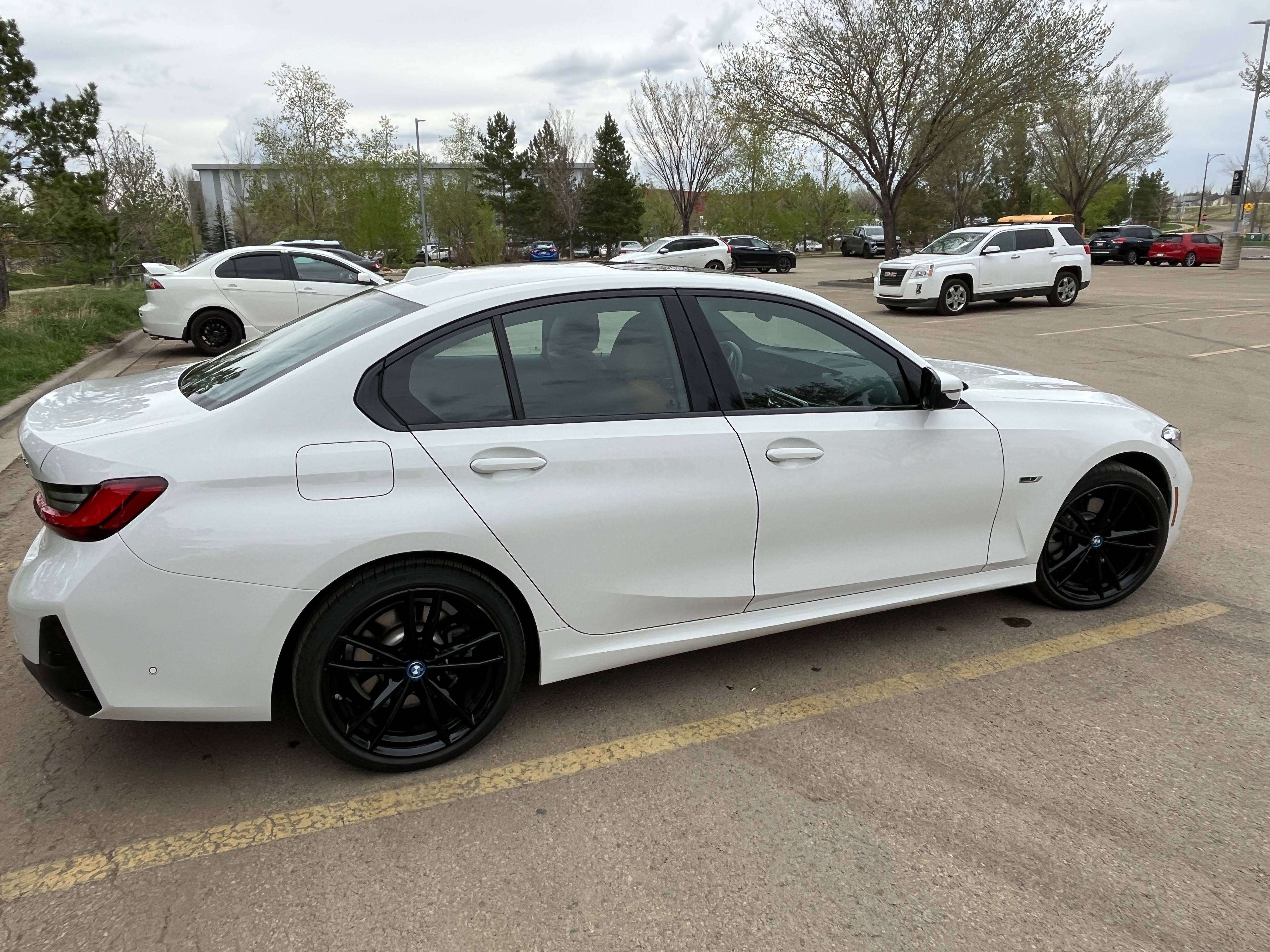 2023 BMW 3 Series 330e Plug-in Hybrid Sports Sedan AWD 10,970 km thumb 9