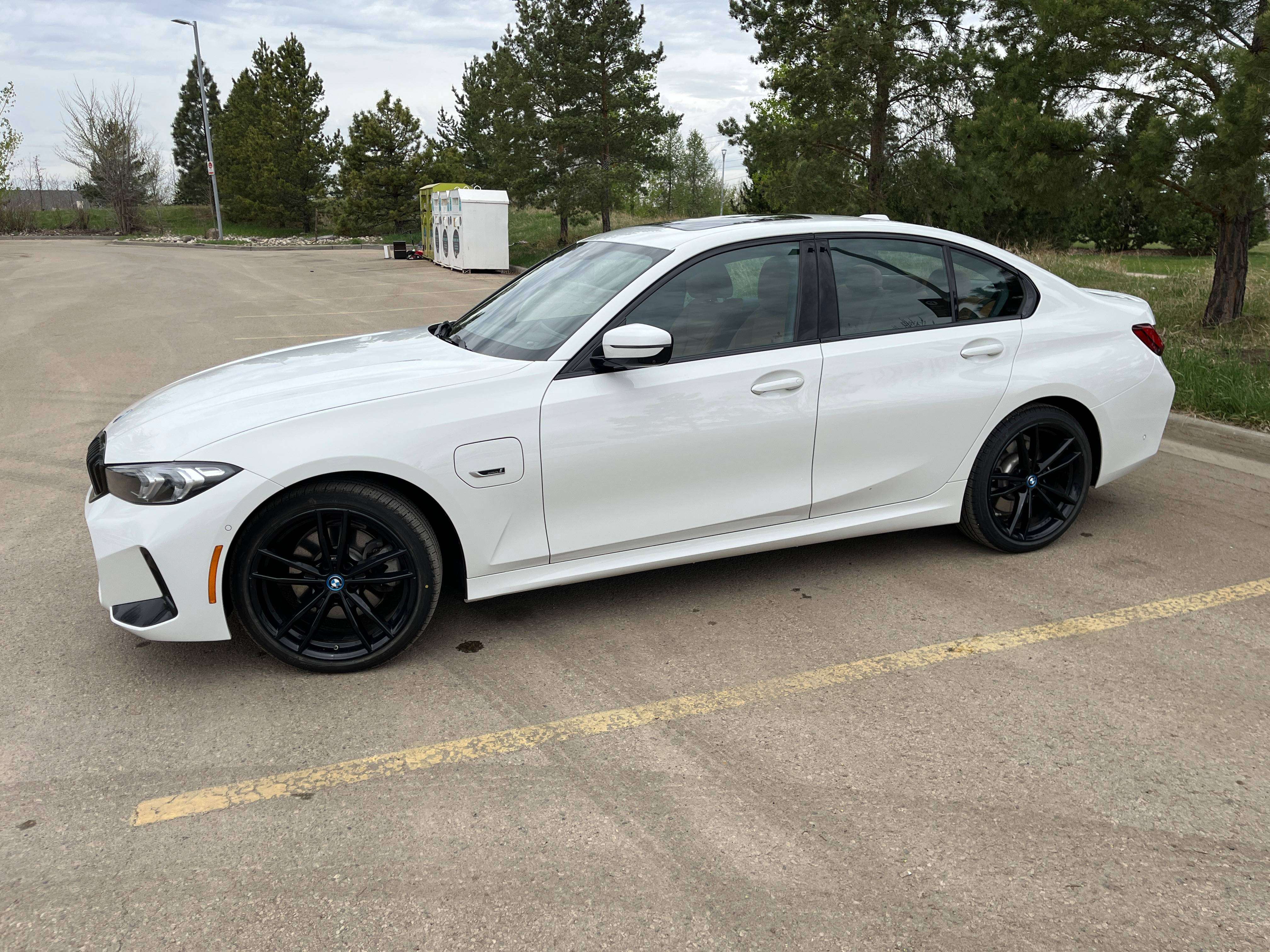 2023 BMW 3 Series 330e Plug-in Hybrid Sports Sedan AWD 10,970 km