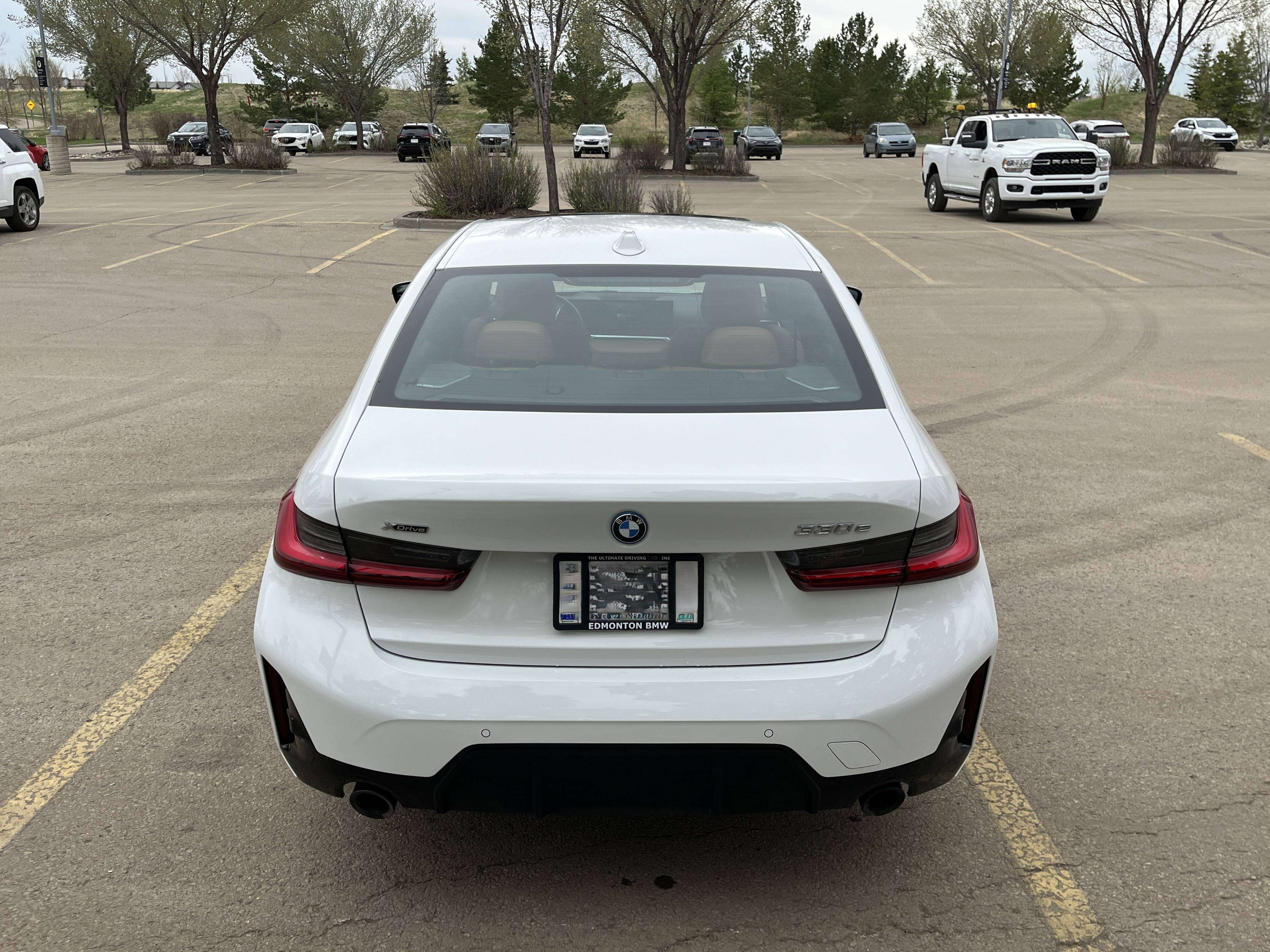 2023 BMW 3 Series 330e Plug-in Hybrid Sports Sedan AWD 10,970 km thumb 6
