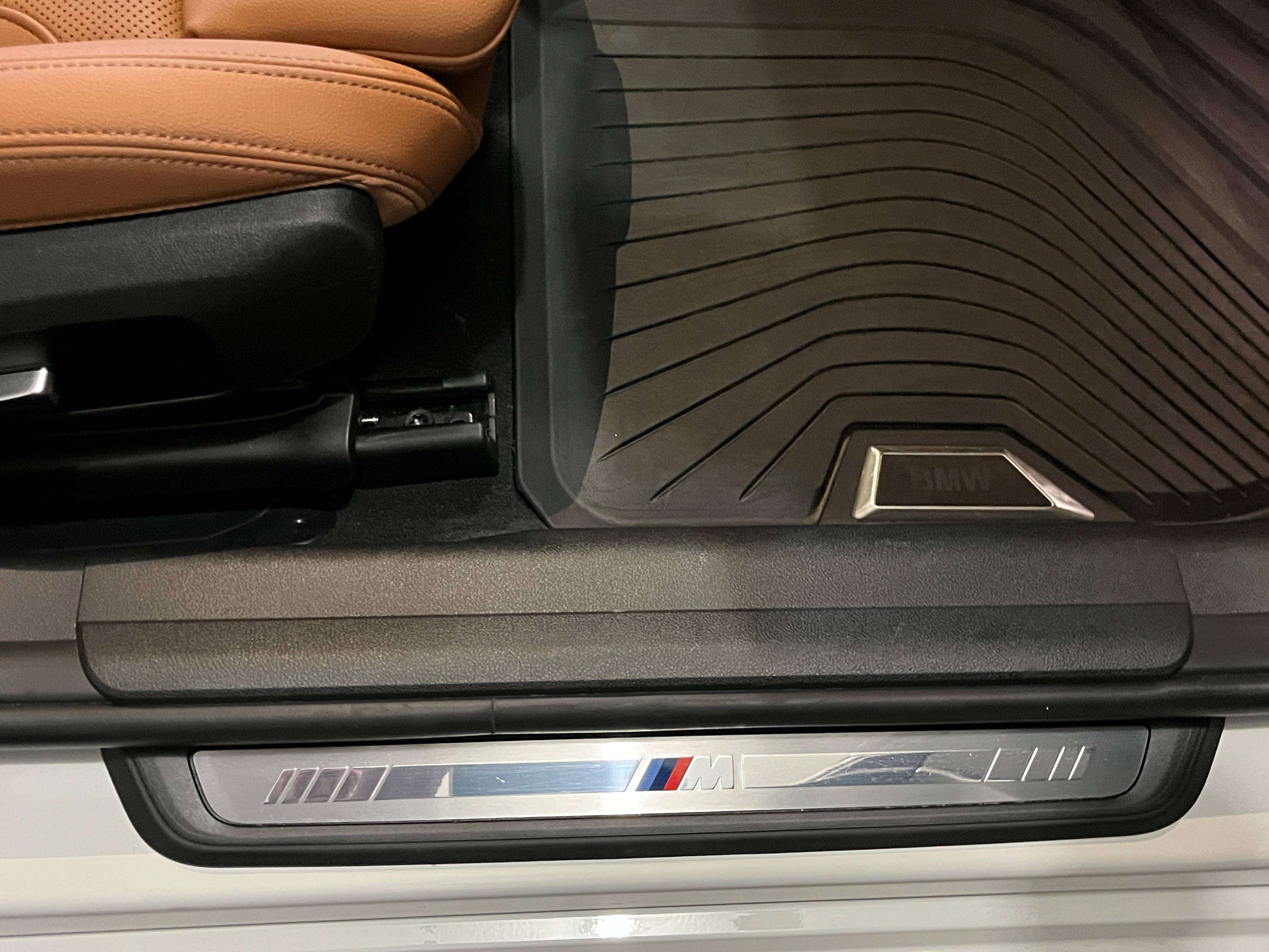 2023 BMW 3 Series 330e Plug-in Hybrid Sports Sedan AWD 10,970 km thumb 15