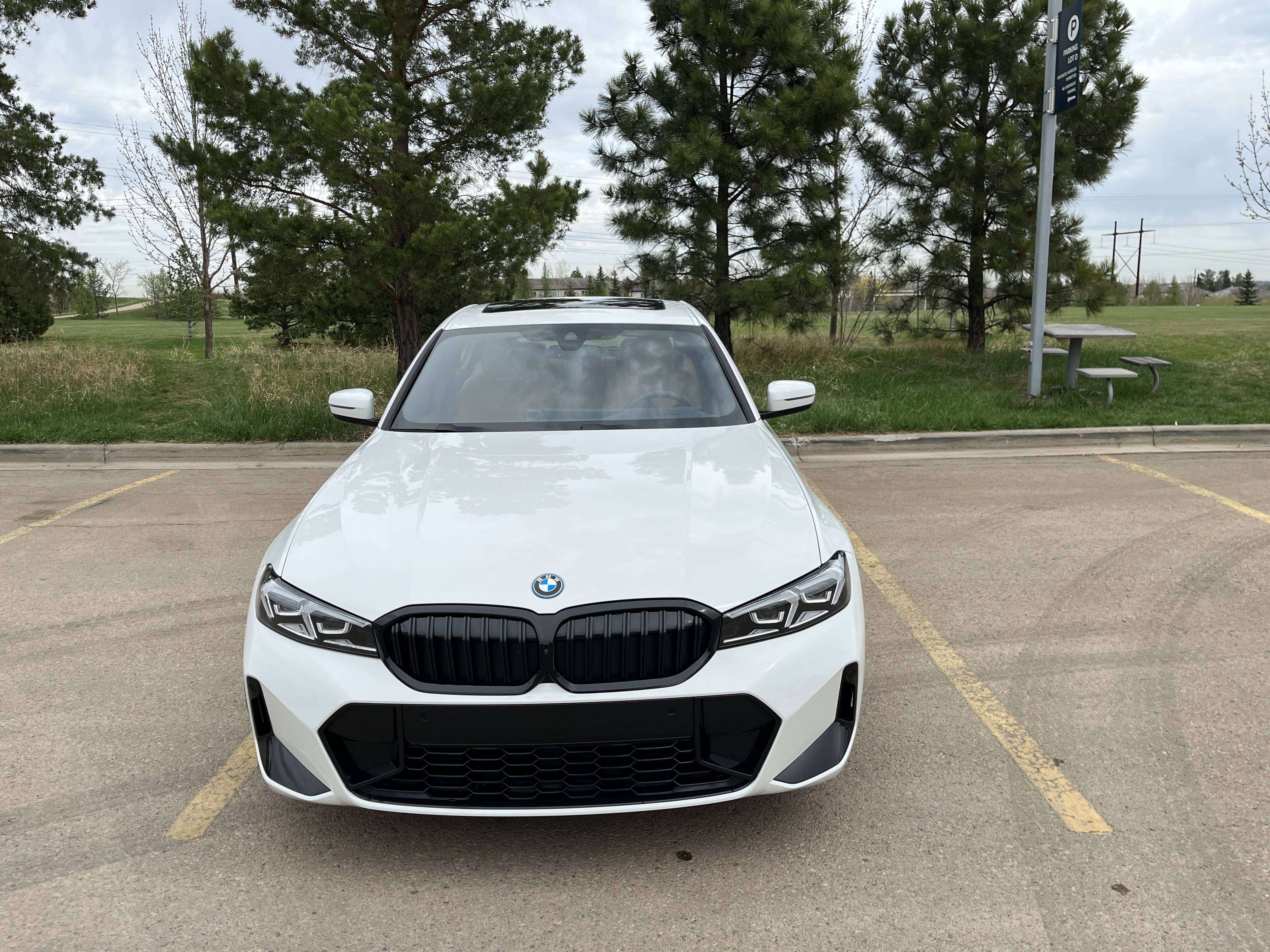 2023 BMW 3 Series 330e Plug-in Hybrid Sports Sedan AWD 10,970 km alt 3