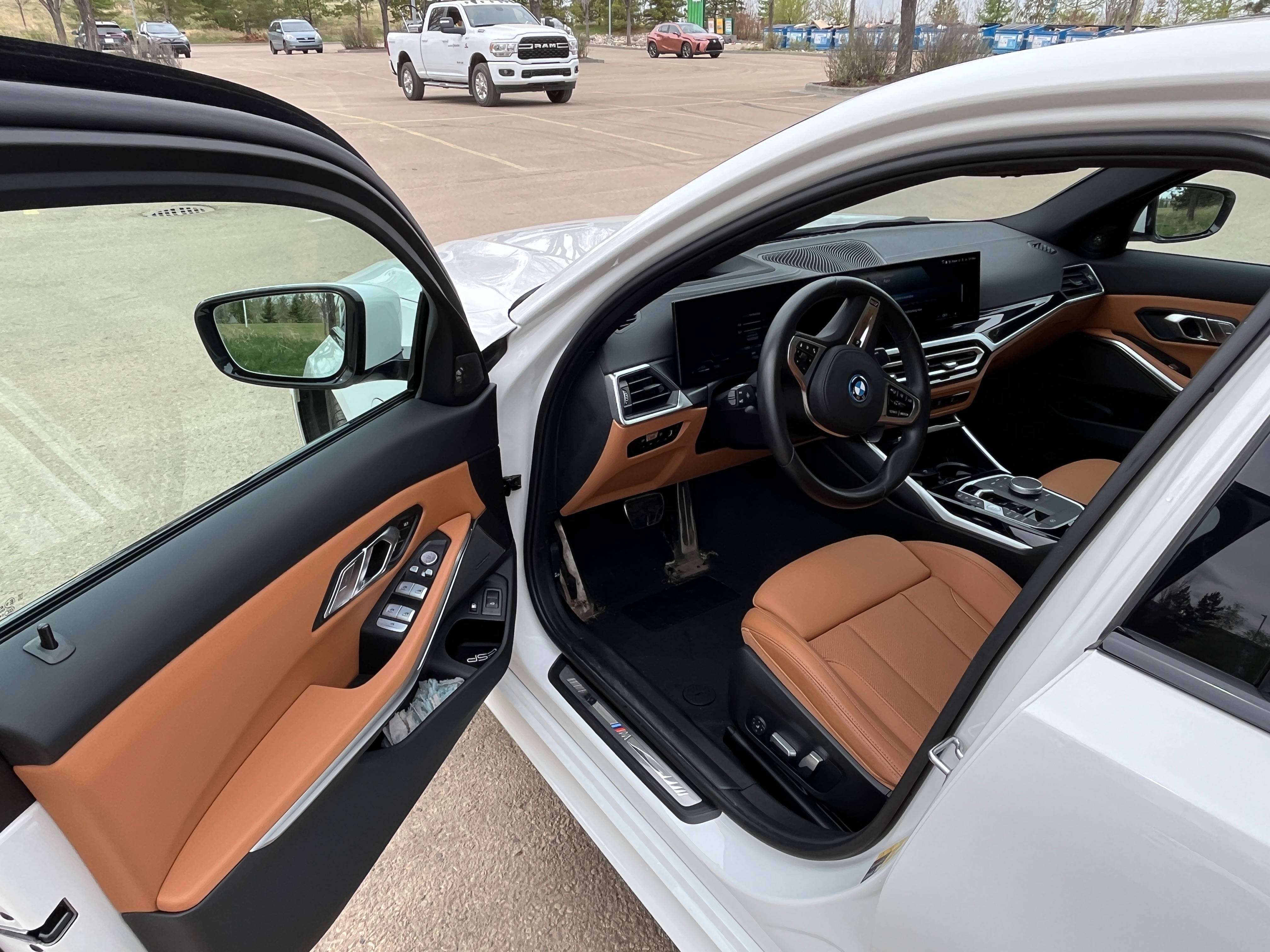 2023 BMW 3 Series 330e Plug-in Hybrid Sports Sedan AWD 10,970 km thumb 11