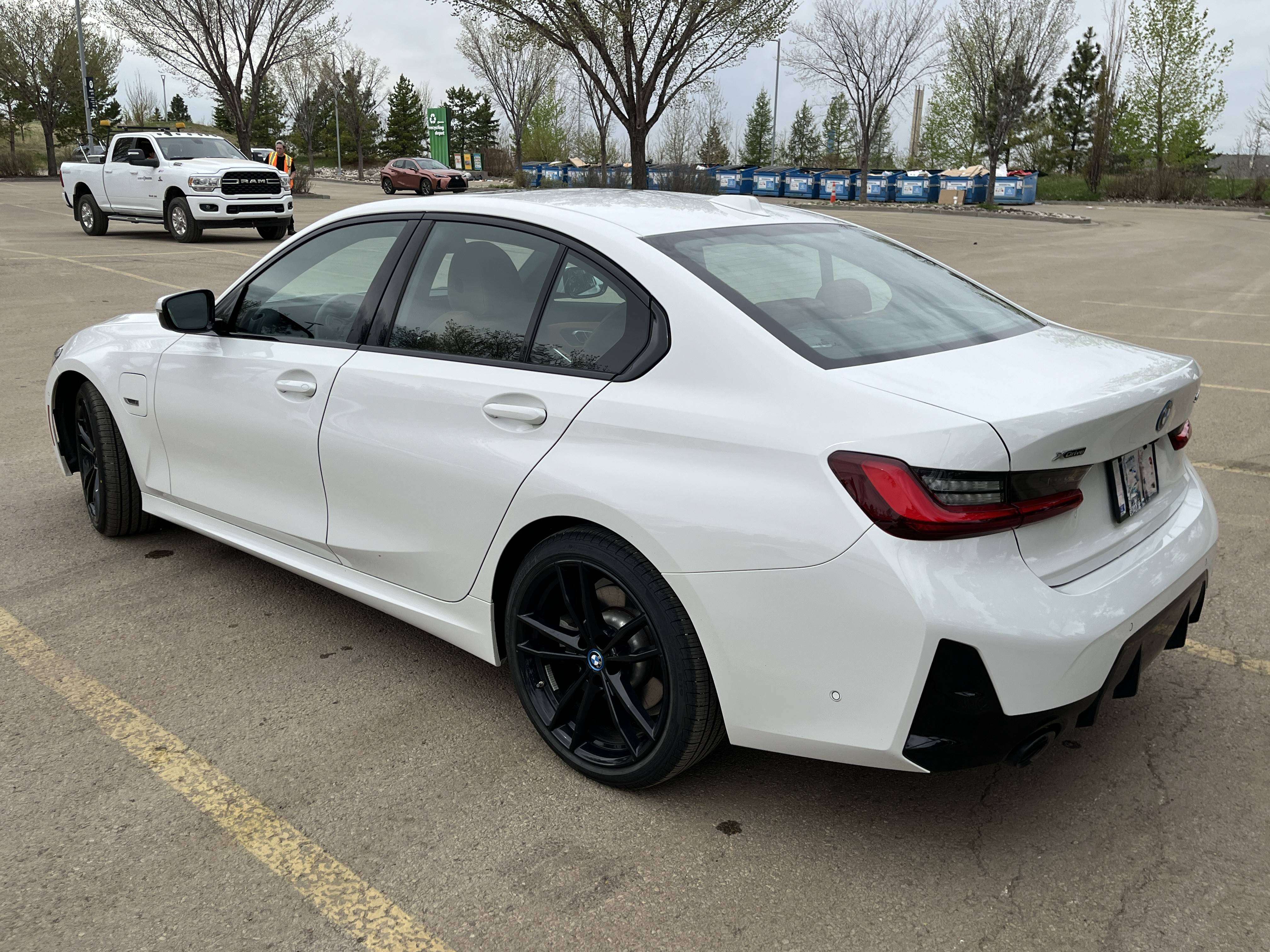 2023 BMW 3 Series 330e Plug-in Hybrid Sports Sedan AWD 10,970 km alt 5