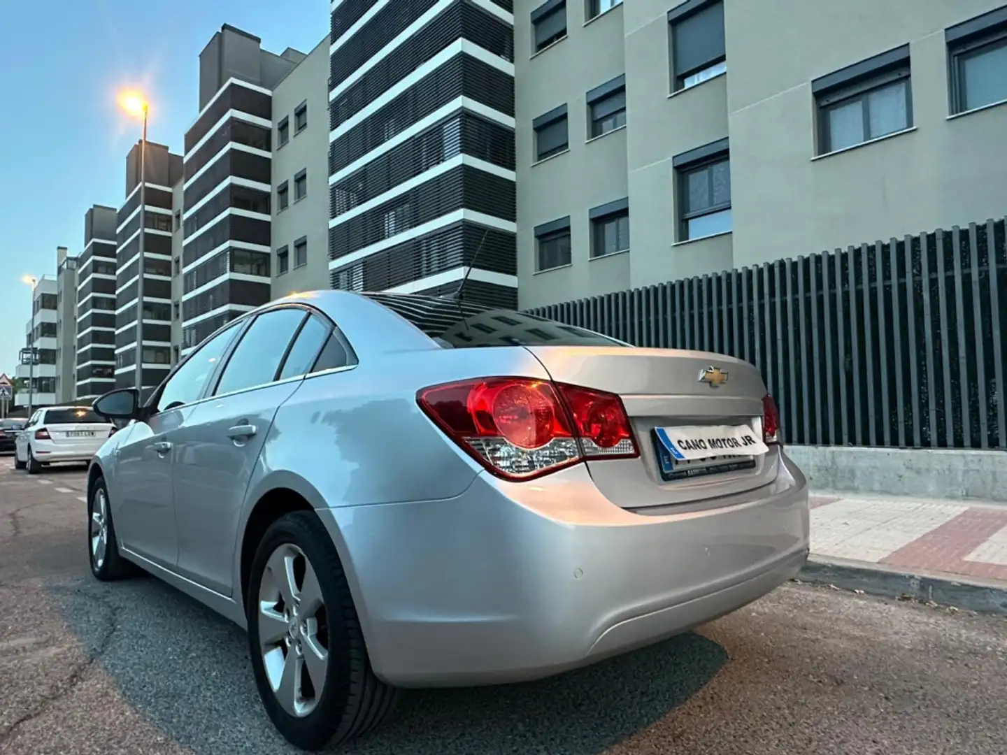 Chevrolet Cruze 2.0VCDi LTZ Aut. Grijs - 2