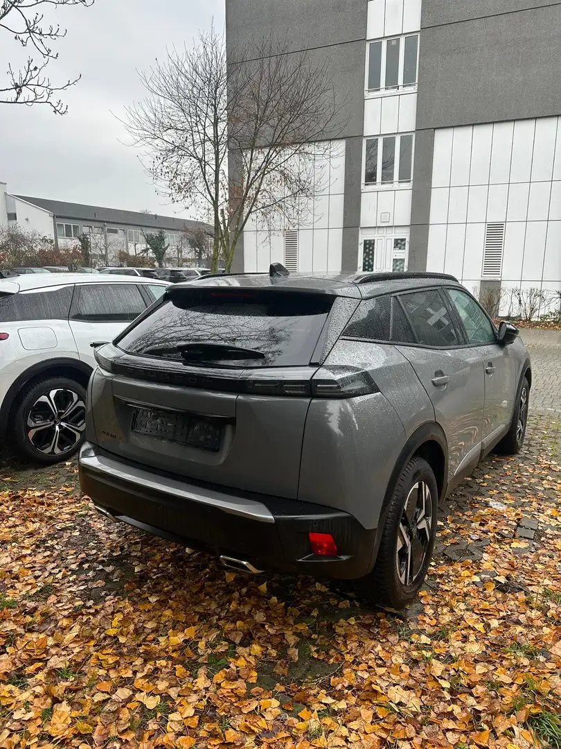 Peugeot 2008 PureTech 130 EAT8*Navi*Kam*Shz*ACC*TLeder Grau - 2