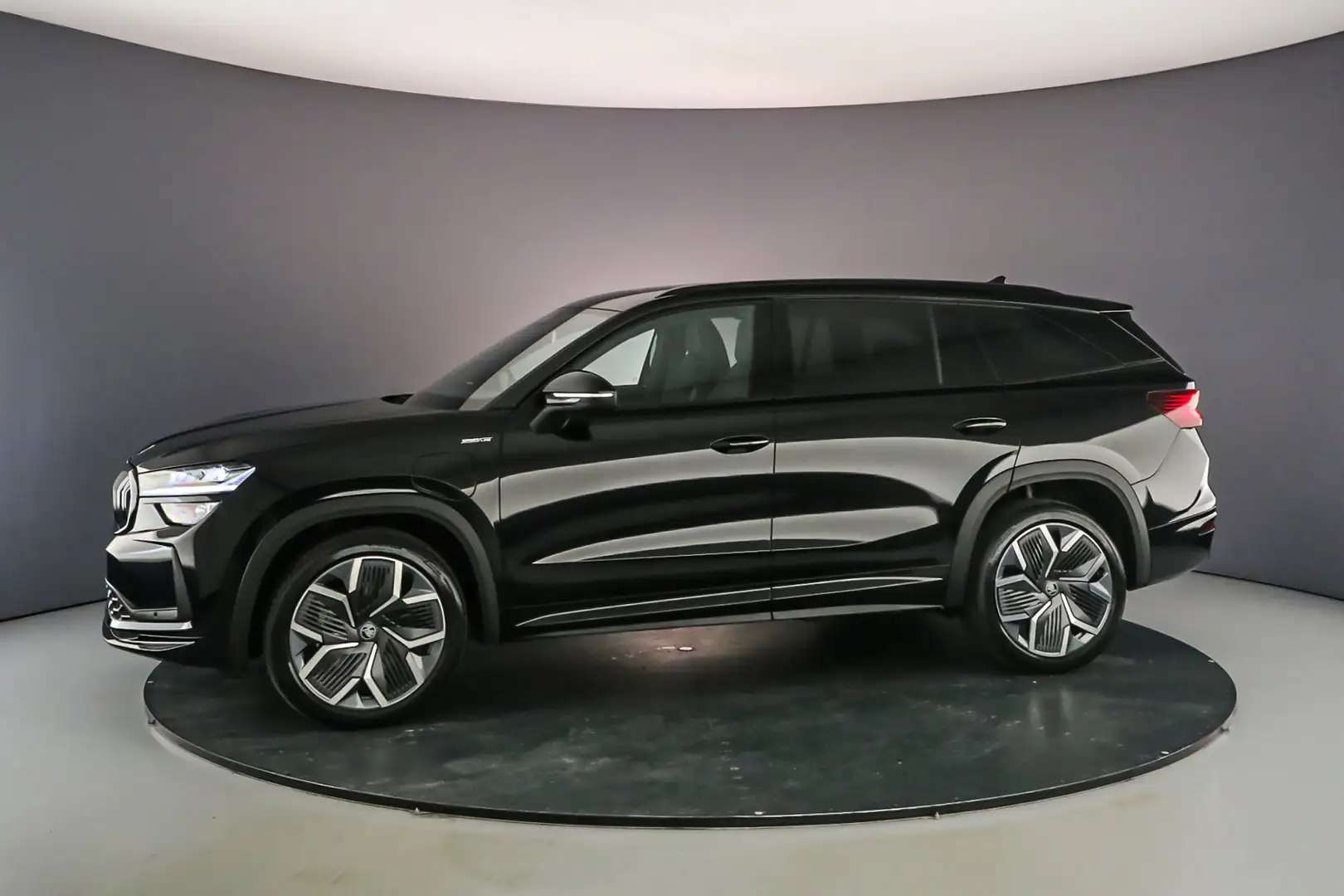 Skoda Kodiaq 1.5 TSI iV 204pk Sportline Business Zwart - 2